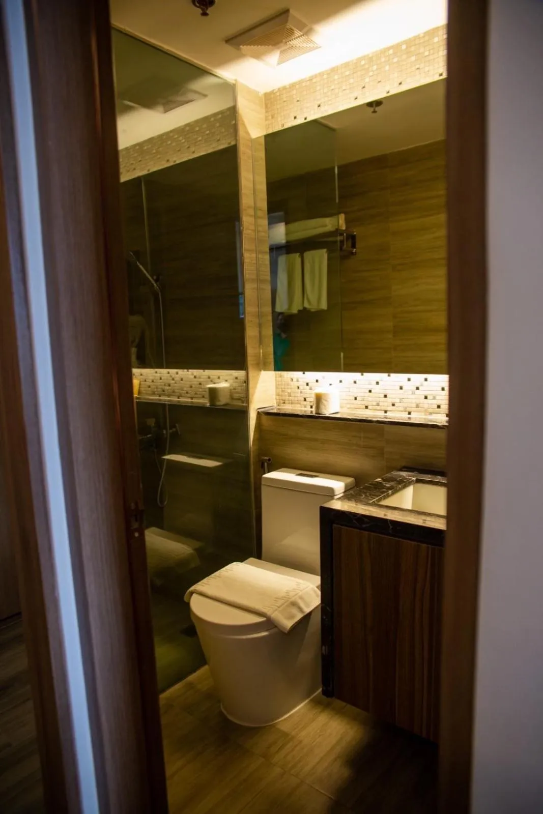 Shower in El Vistra Hotel Angeles