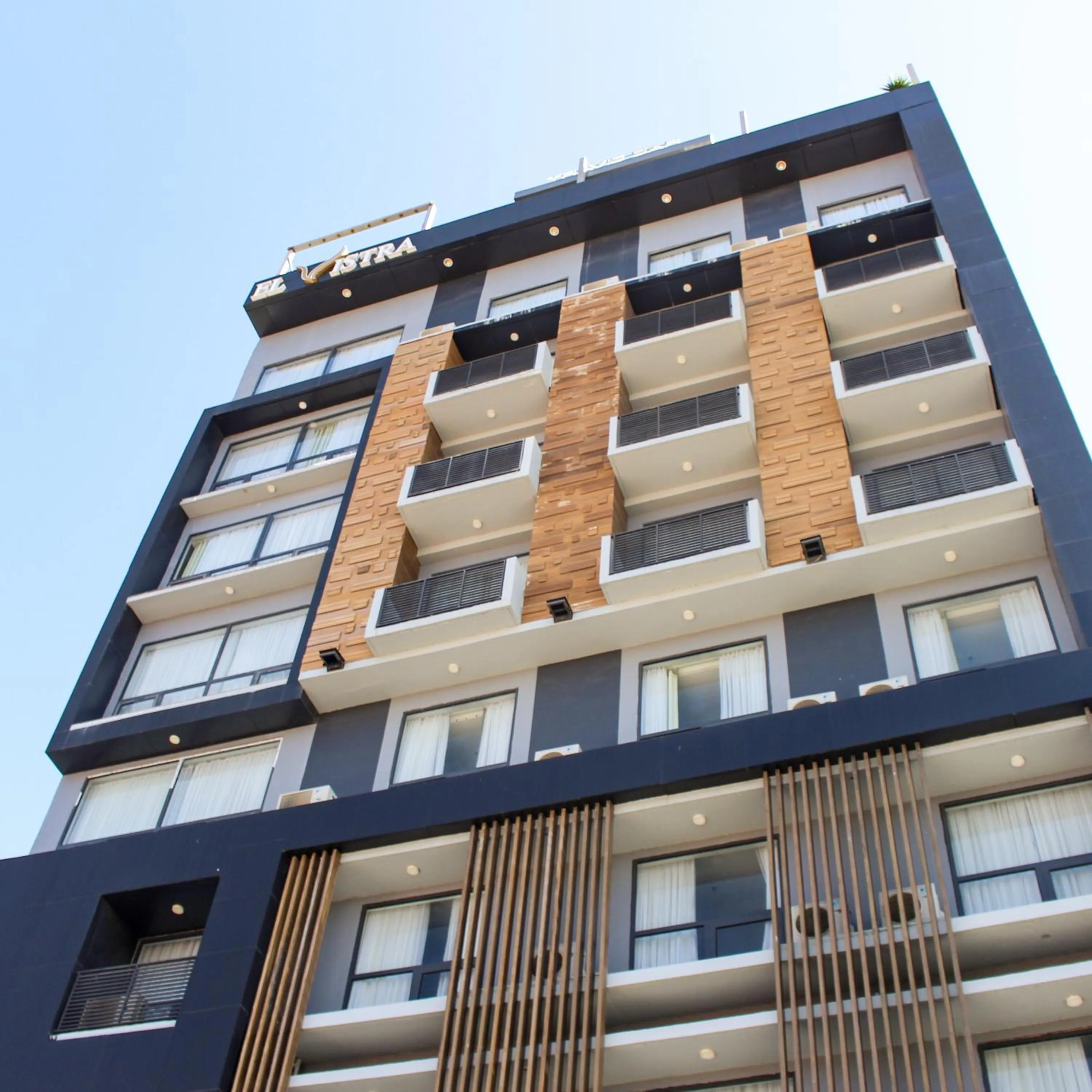 Property building in El Vistra Hotel Angeles