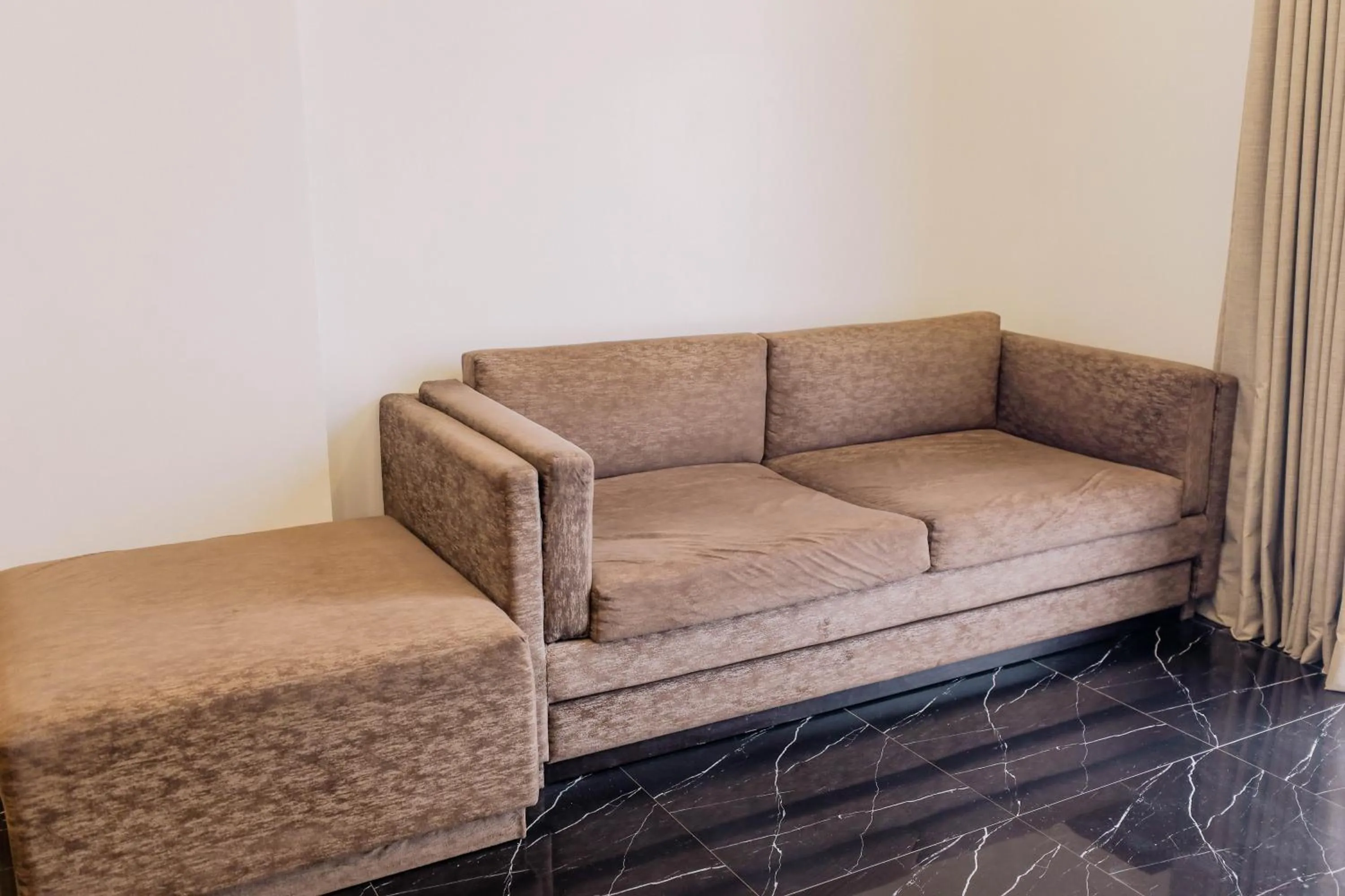 Living room in El Vistra Hotel Angeles