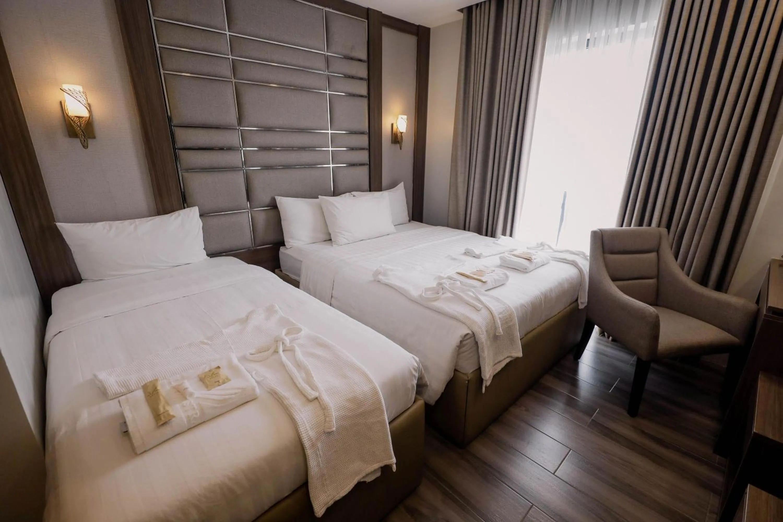 Bed in El Vistra Hotel Angeles