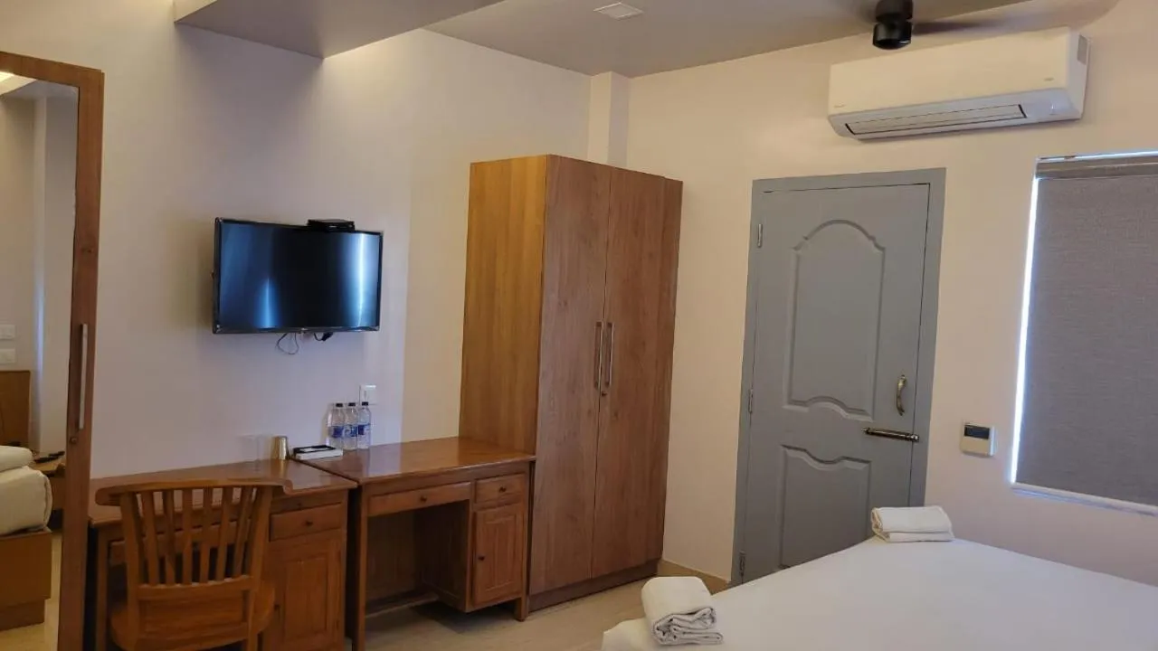 View (from property/room), Bed in Moshisnest Madurai