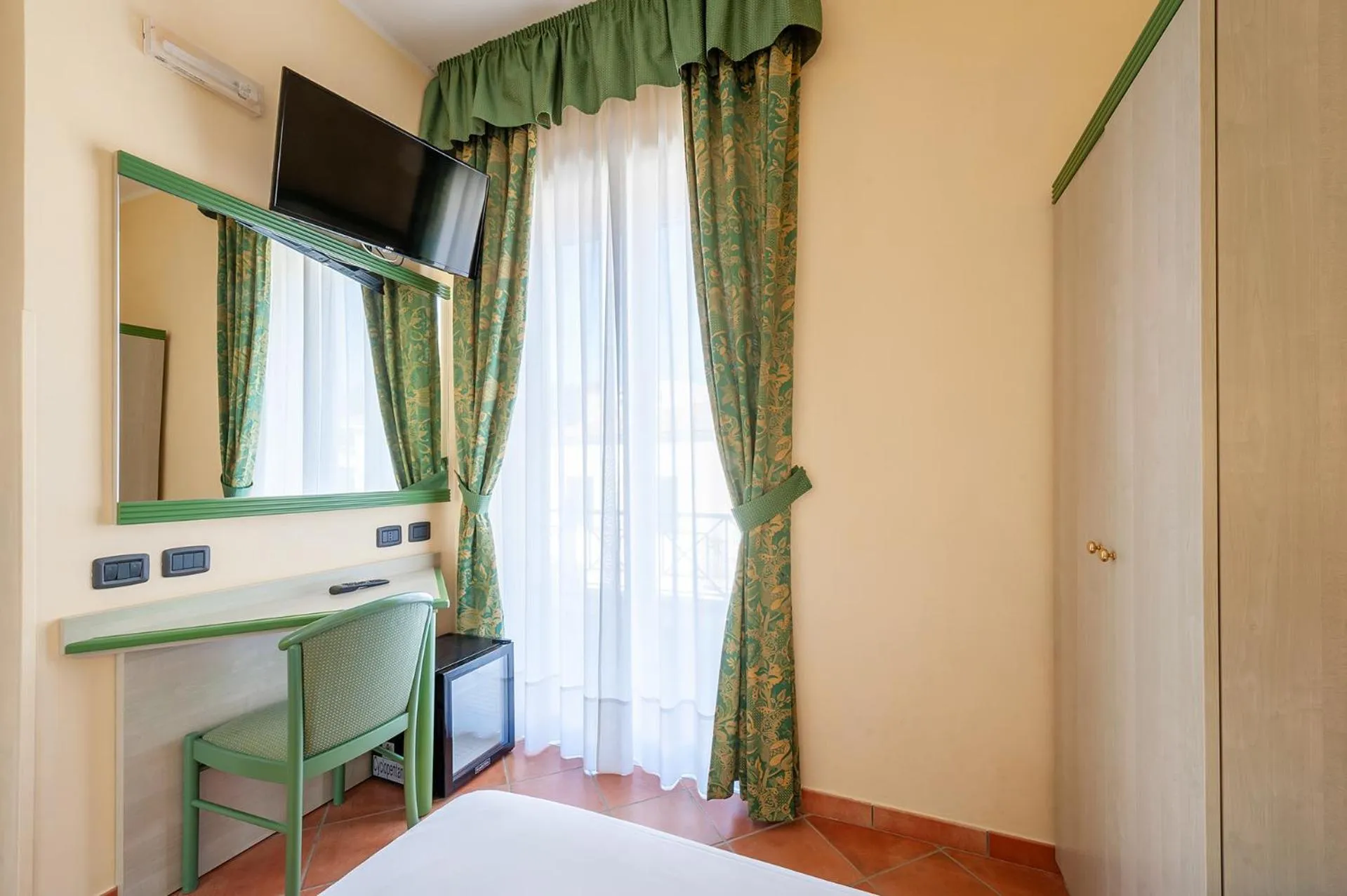 TV and multimedia in Best Western Hotel La Conchiglia