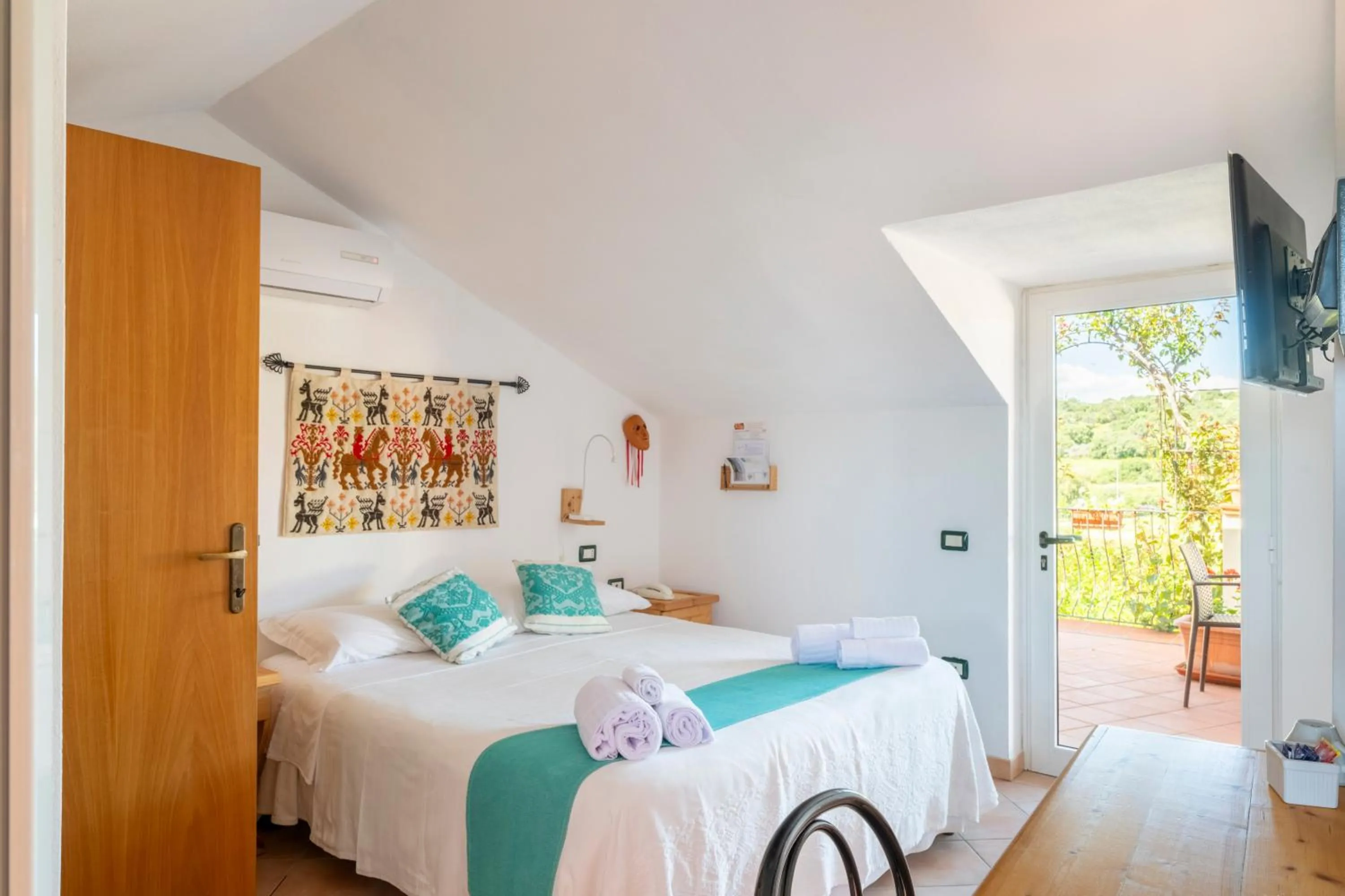 Bed in Domus De Janas Sul Mare