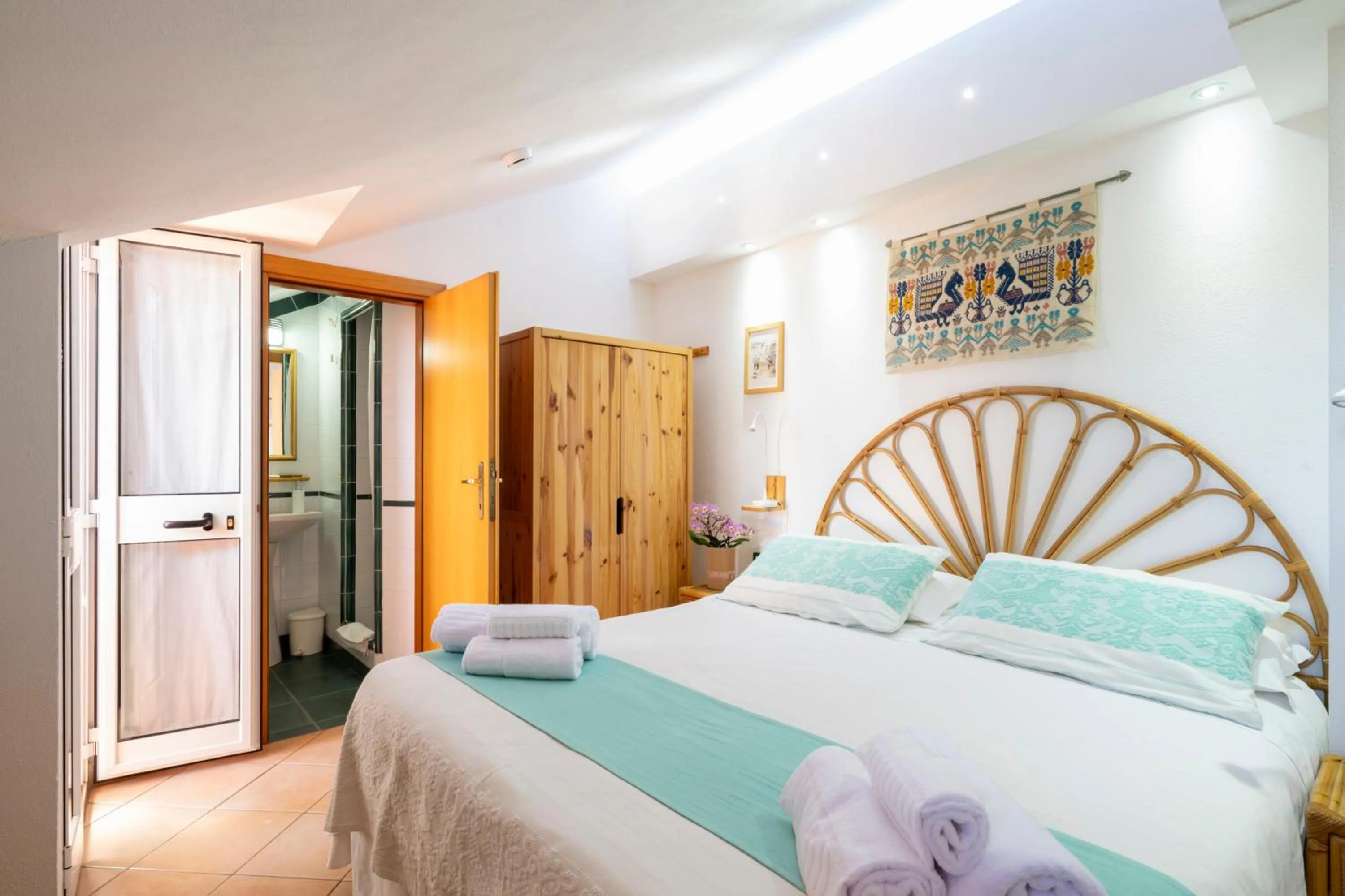 Bed in Domus De Janas Sul Mare