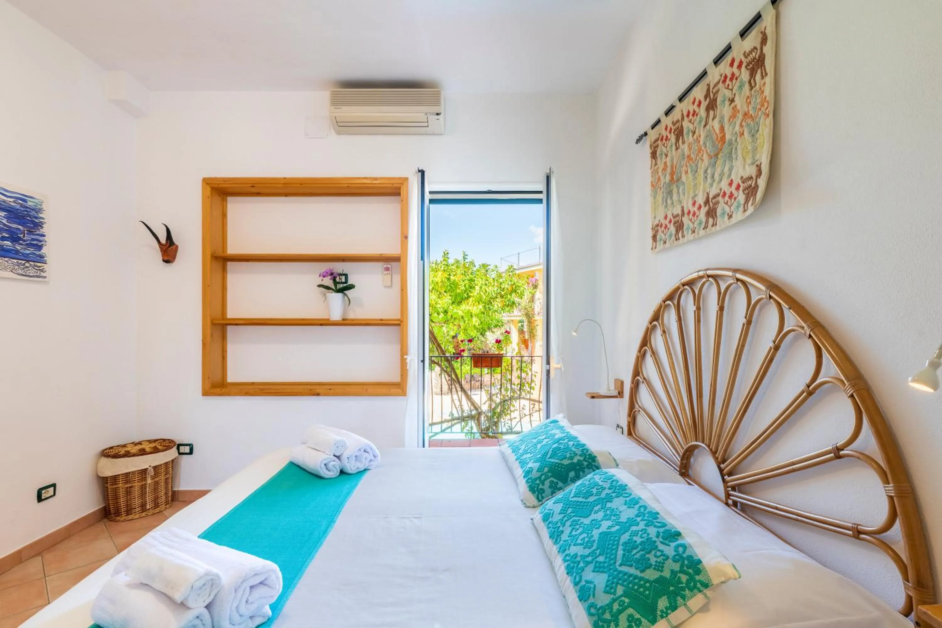 Bed in Domus De Janas Sul Mare