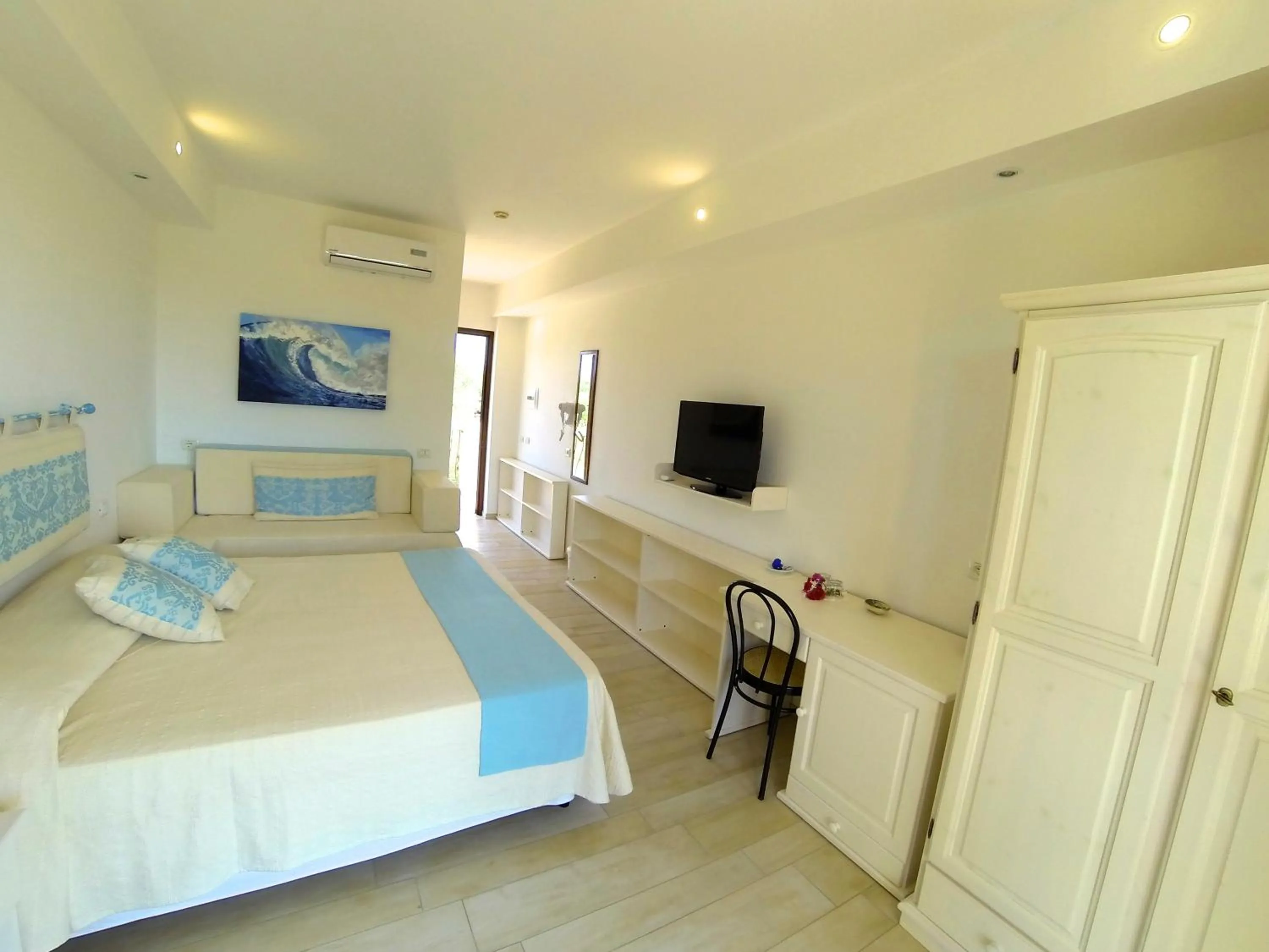 Photo of the whole room, Bed in Domus De Janas Sul Mare