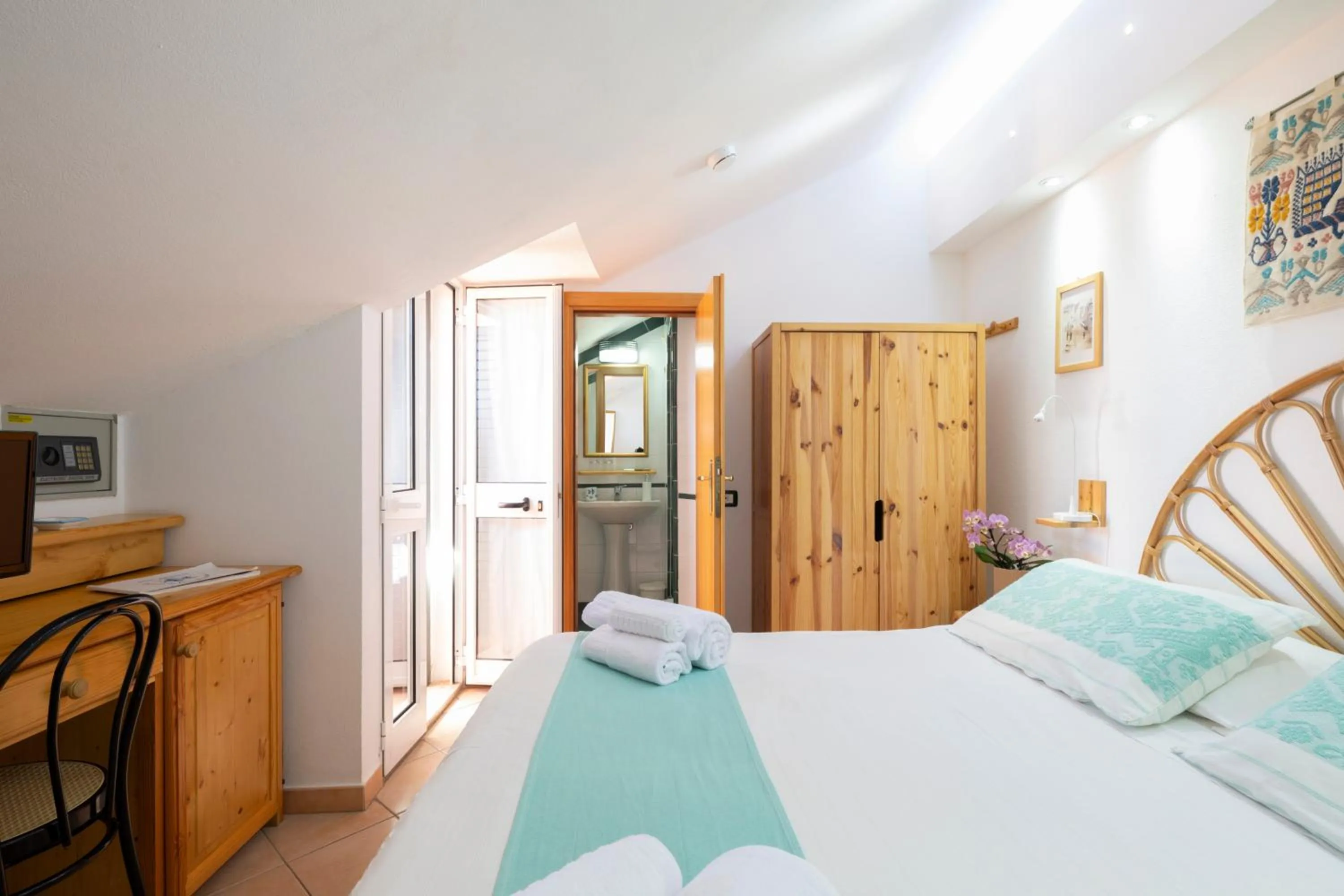 Bed in Domus De Janas Sul Mare