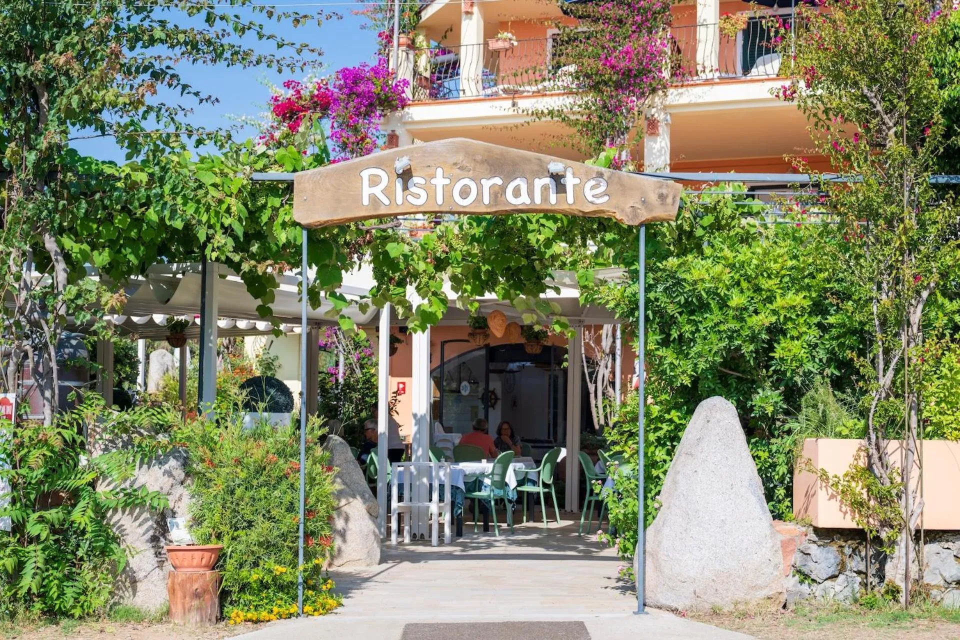 Facade/entrance in Domus De Janas Sul Mare