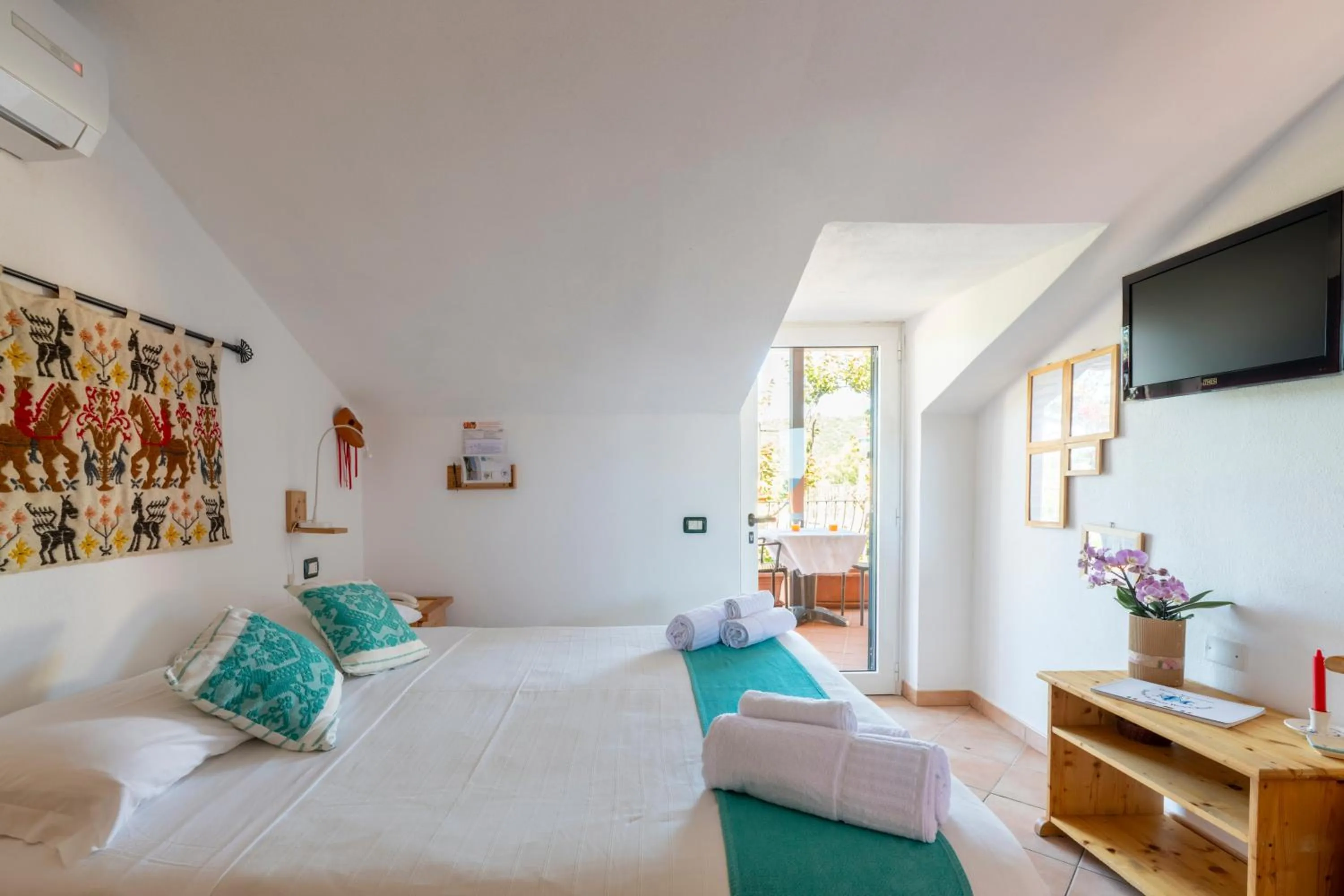 Bed in Domus De Janas Sul Mare