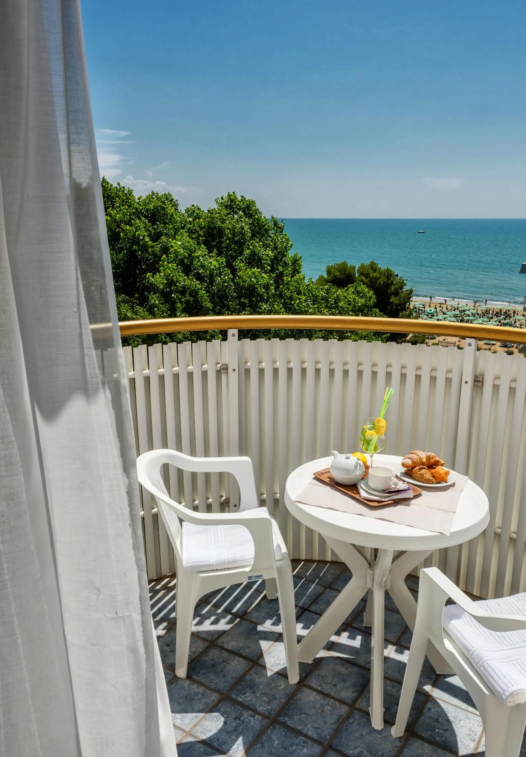 Summer in Salus Smart & Chic Hotel