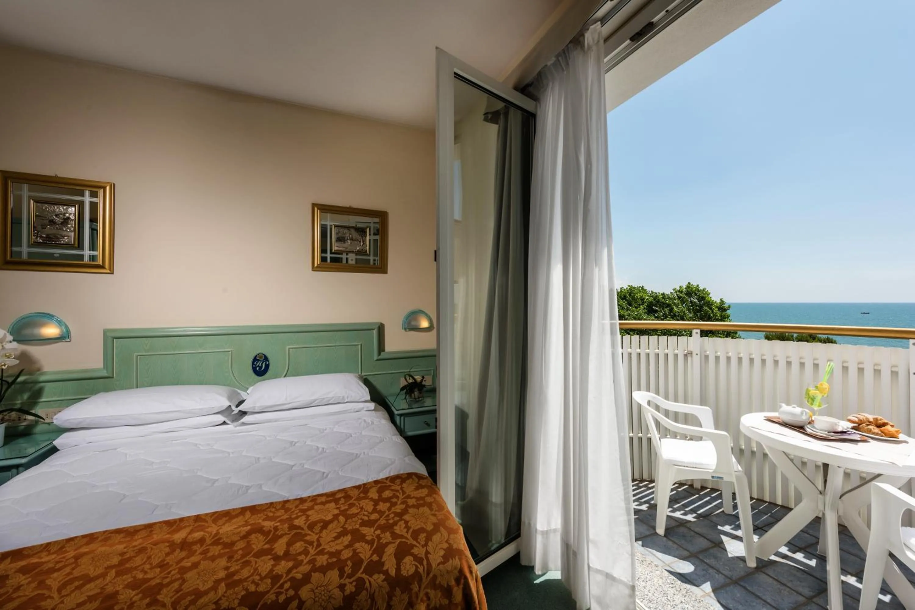 Sea view, Bed in Salus Smart & Chic Hotel