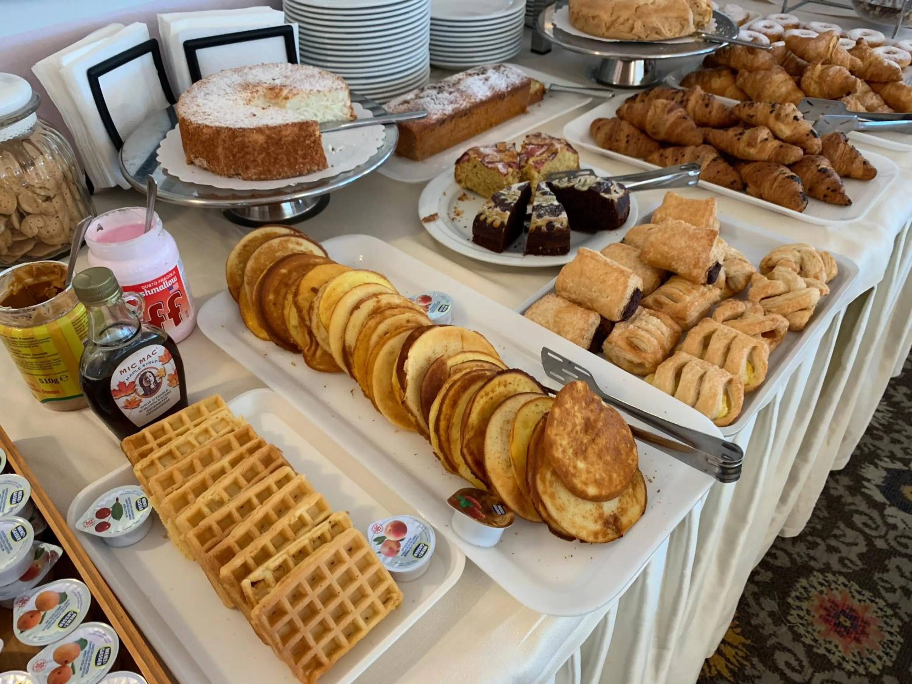 Food and drinks in Hotel Jet