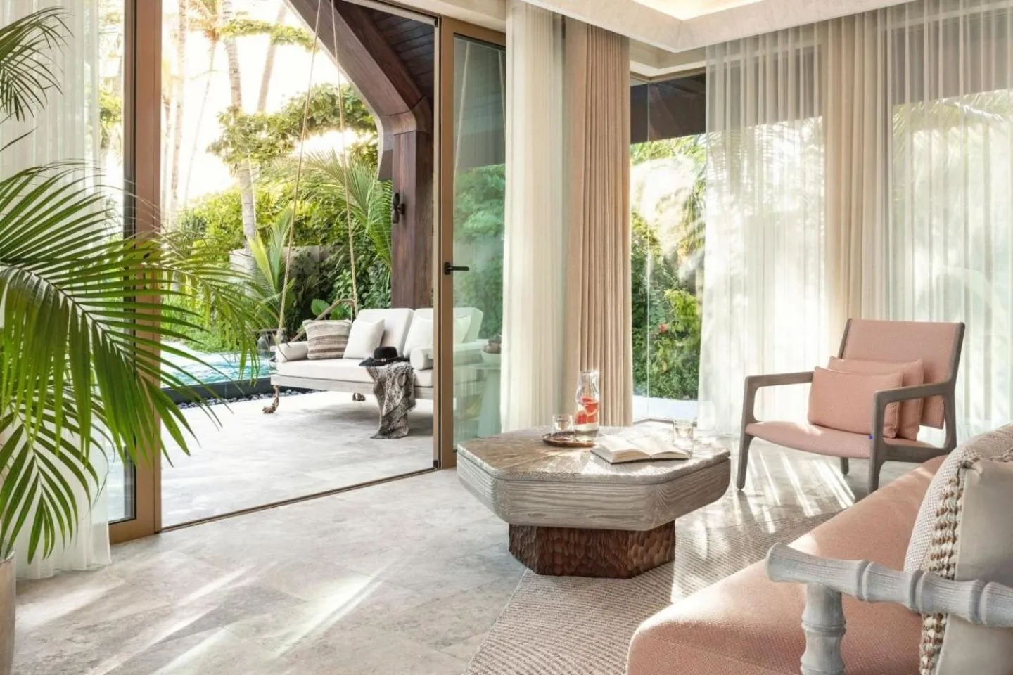 Seating area in JOALI BEING