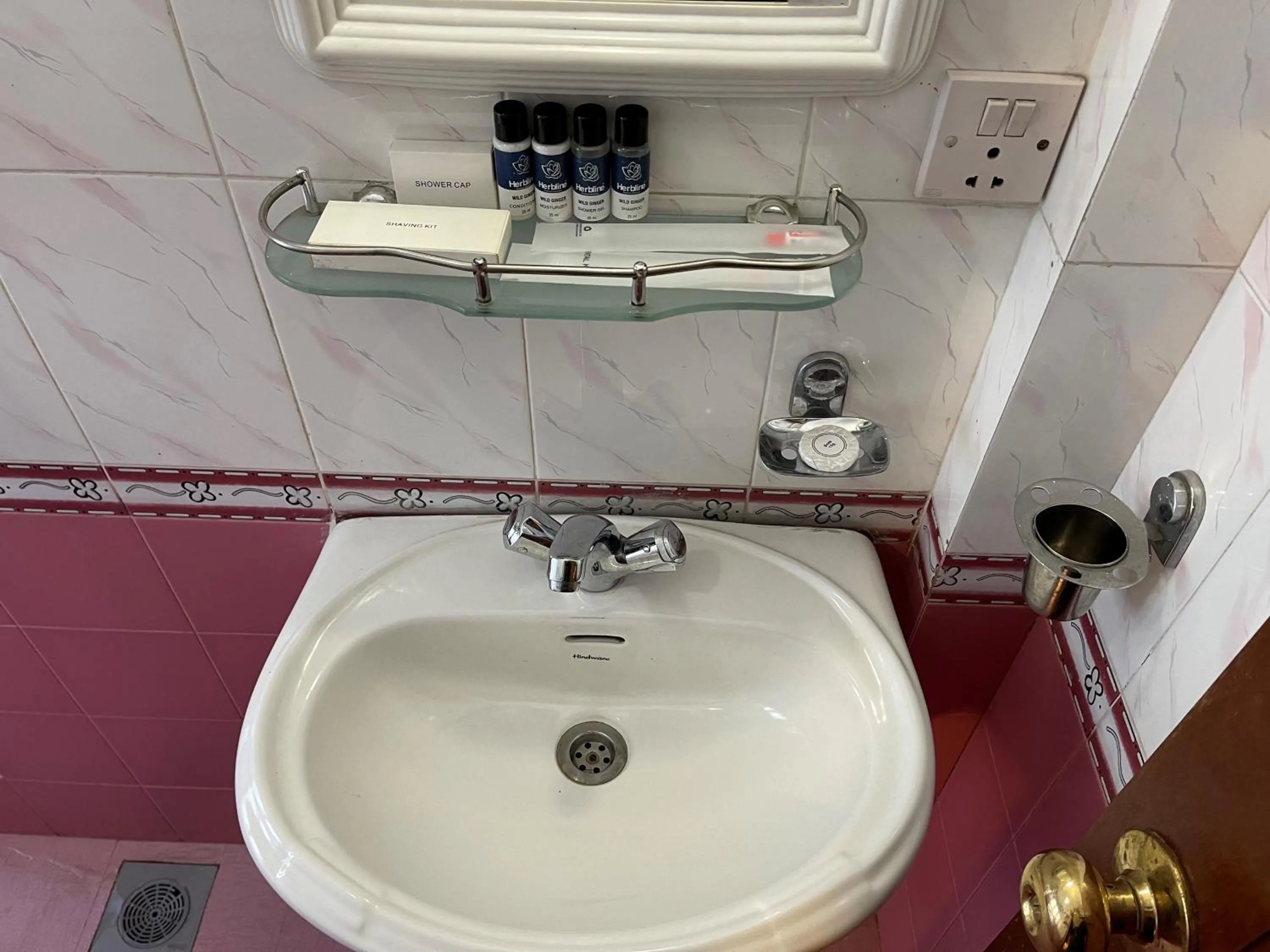 Bathroom in Hotel Empire & Rooftop Restaurant