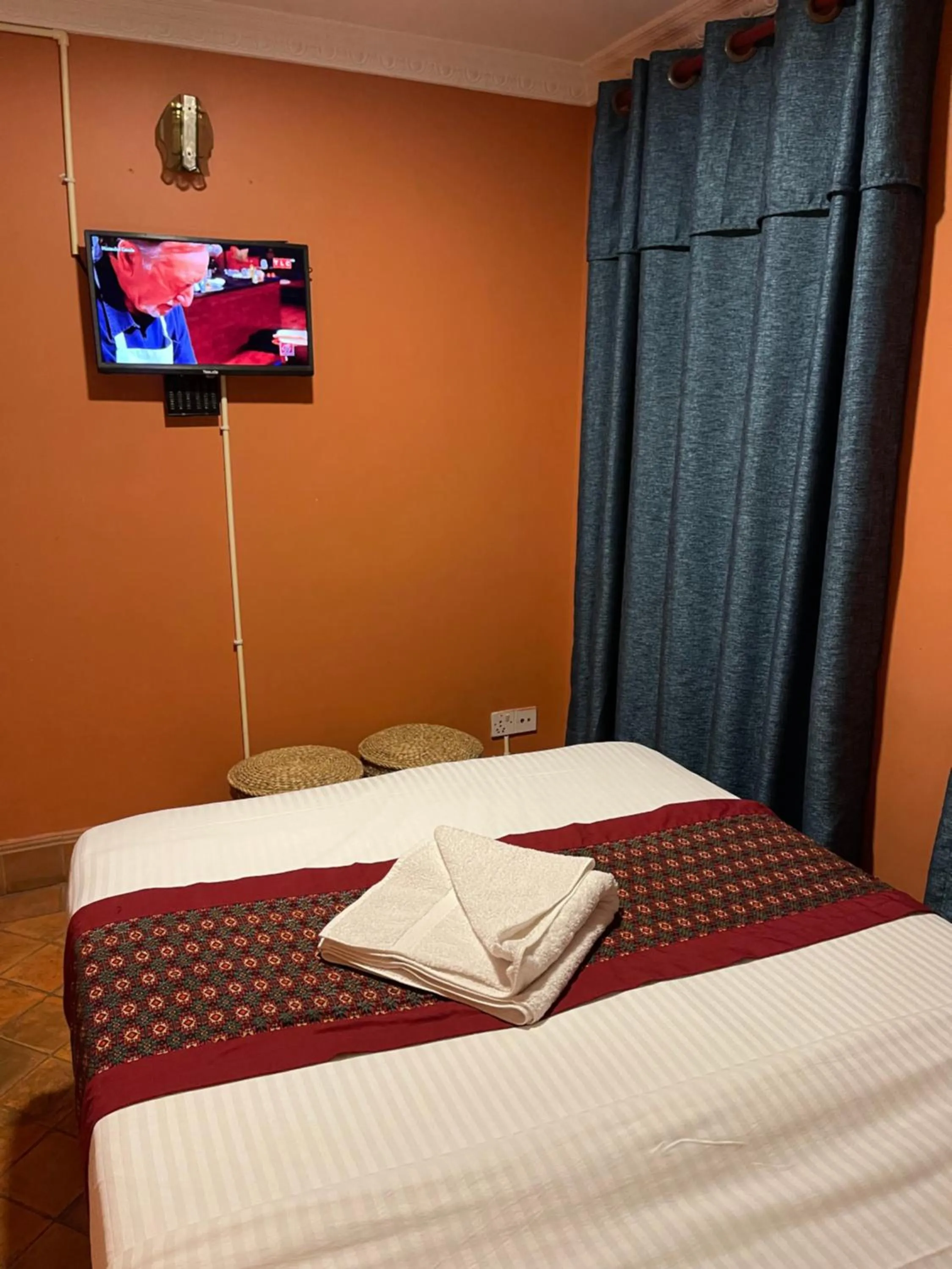 TV and multimedia, Bed in Hotel Empire & Rooftop Restaurant