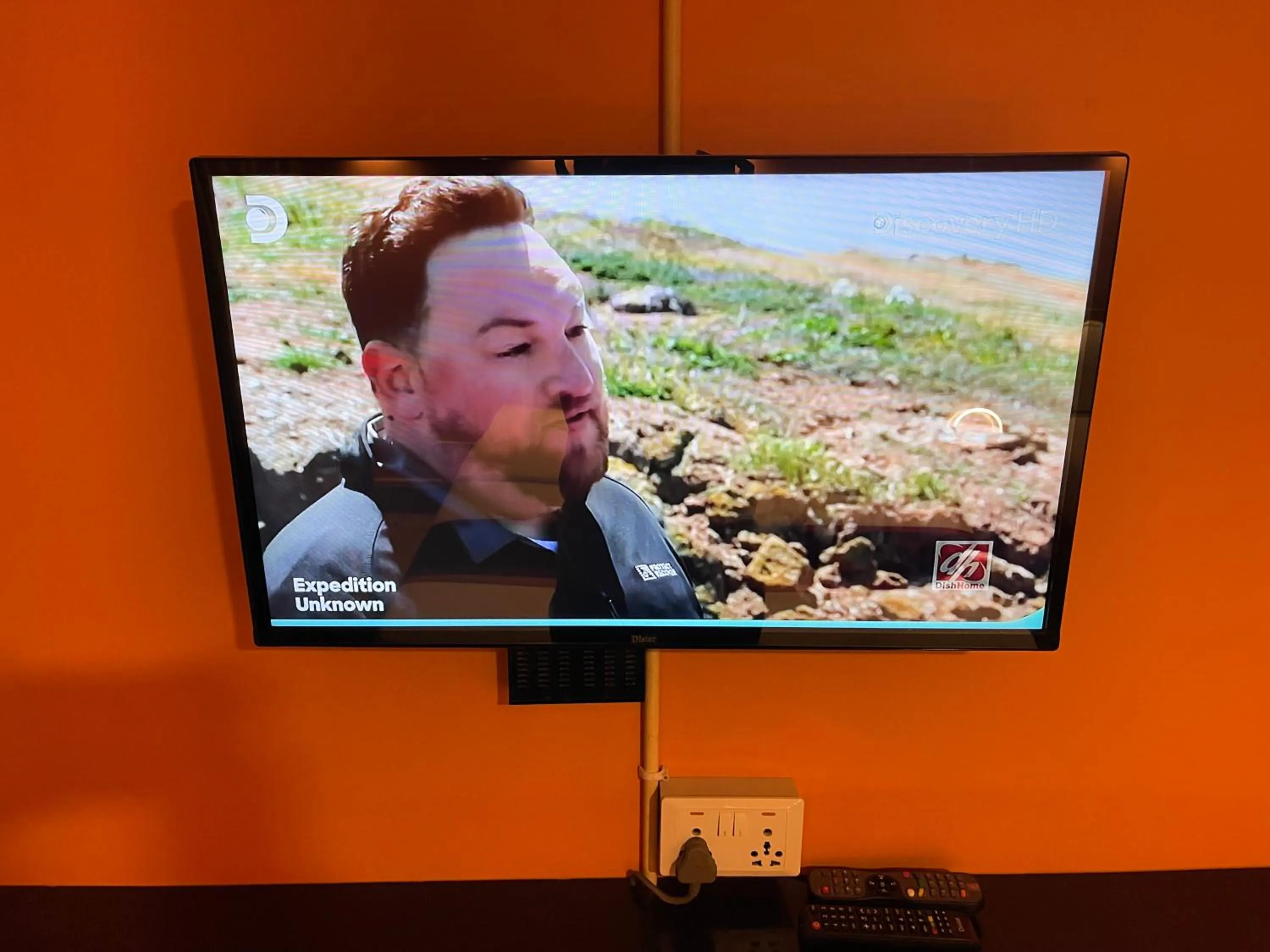 TV and multimedia in Hotel Empire & Rooftop Restaurant