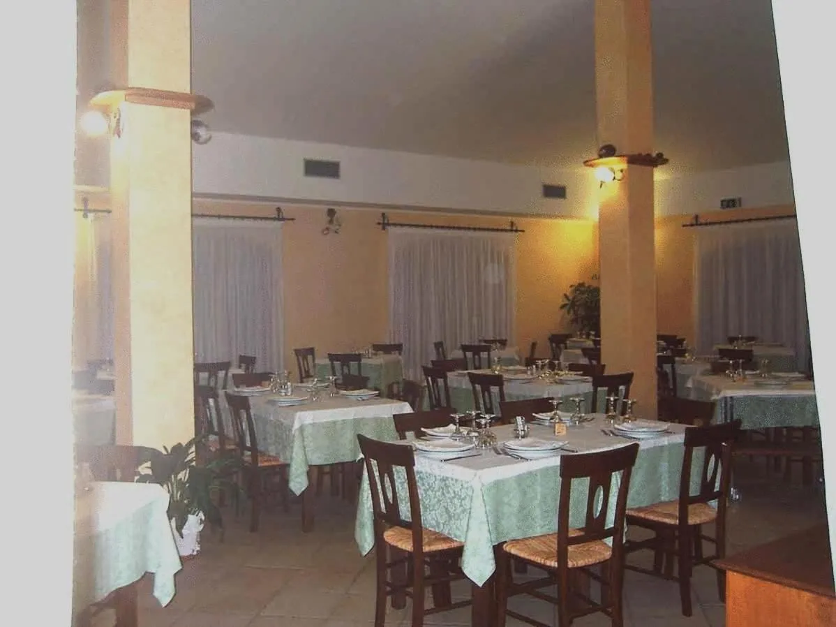 Restaurant/places to eat in Hotel Perda Rubia