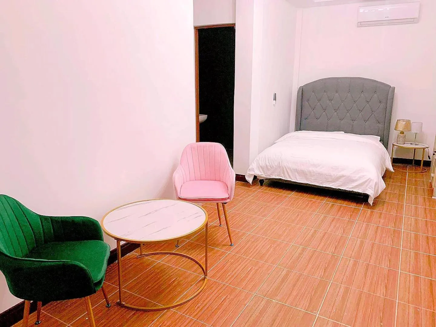 Living room, Bed in House of Aice