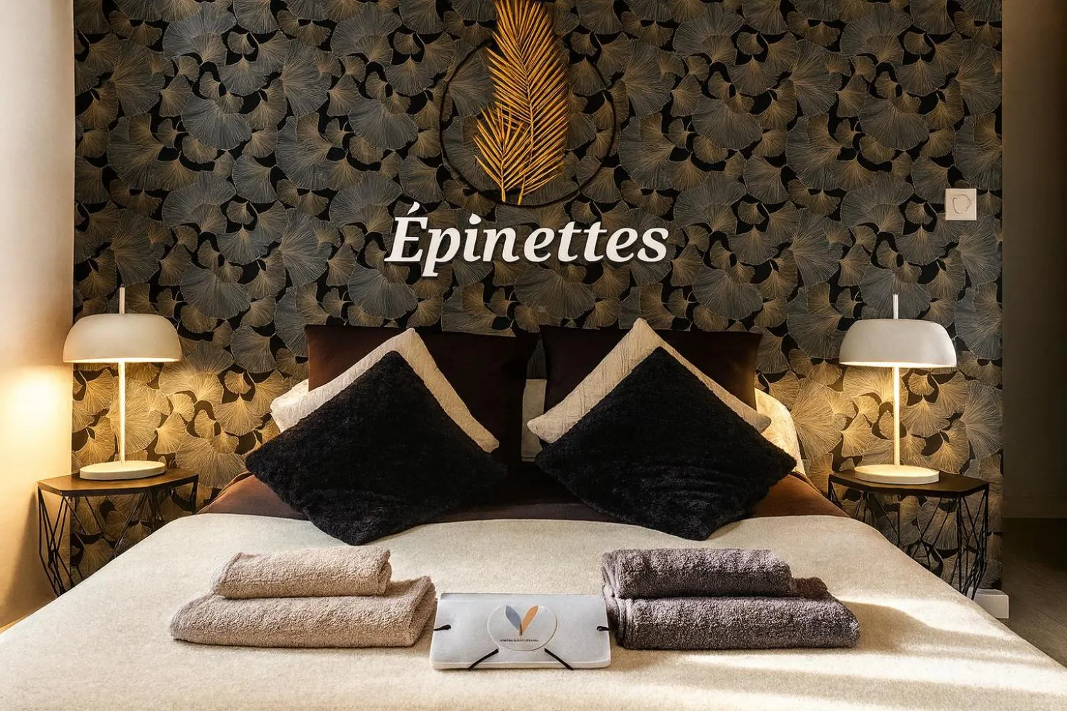 Property building, Bed in Les Epinettes chambres d'hôtes