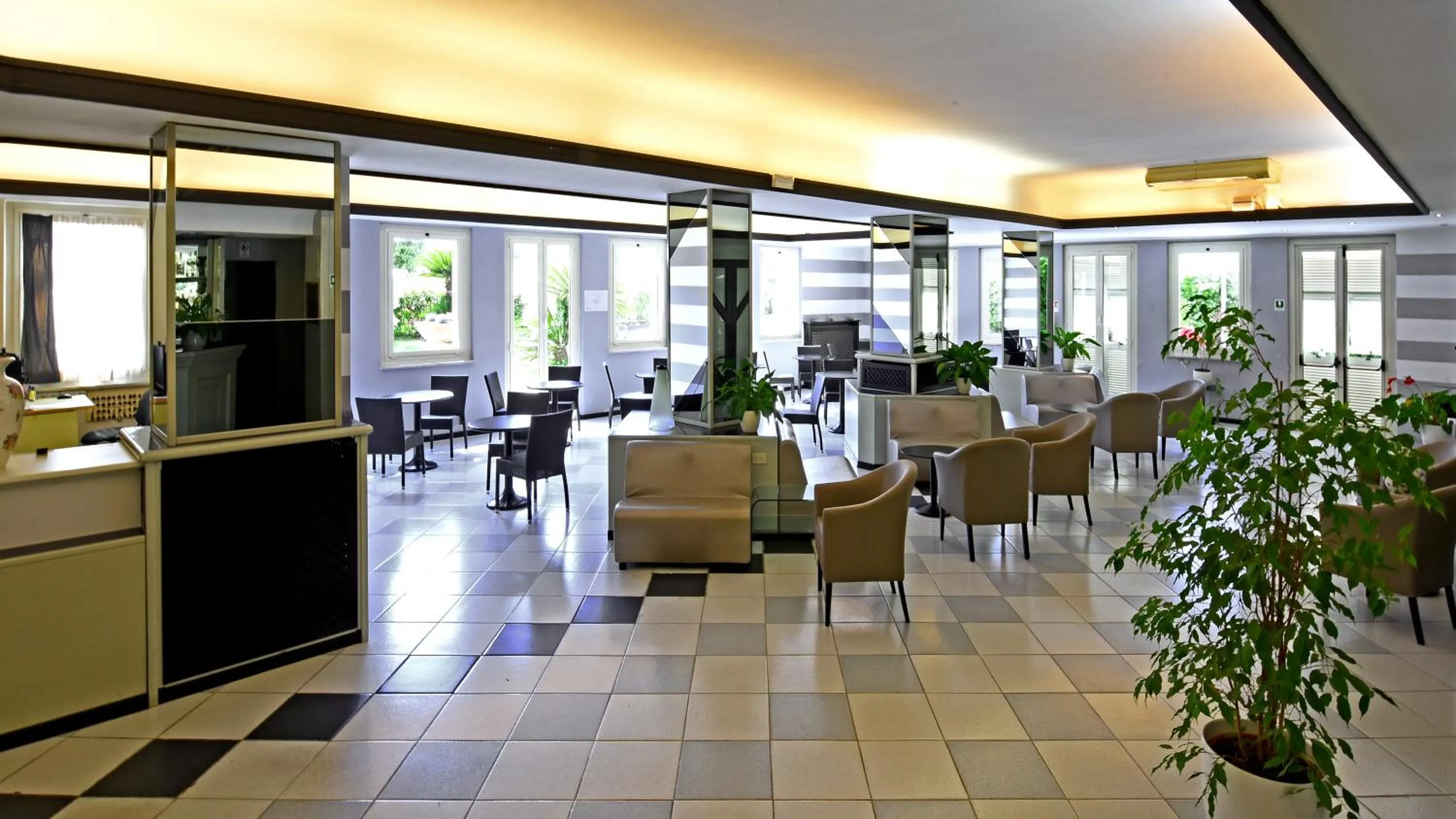 Lobby or reception in Hotel Sud Est by Fam Rossetti