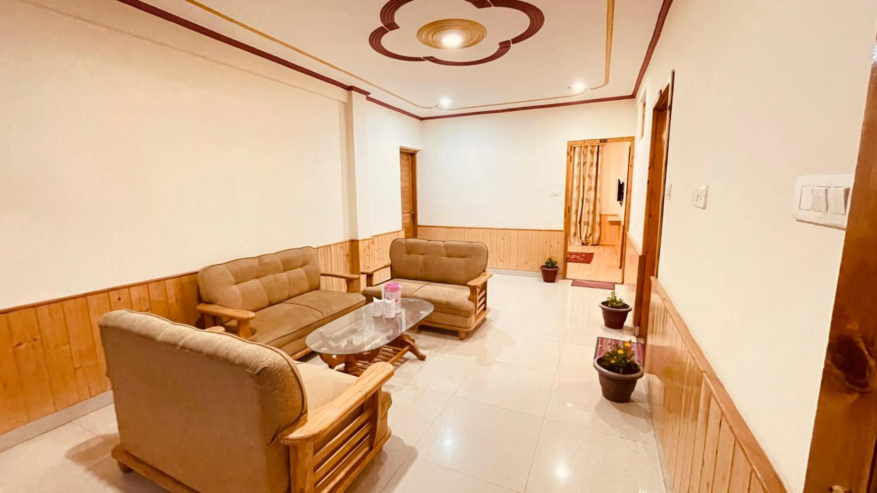 Living room in Himalayan adventure Cottages & Budget Friendly BNB Manali