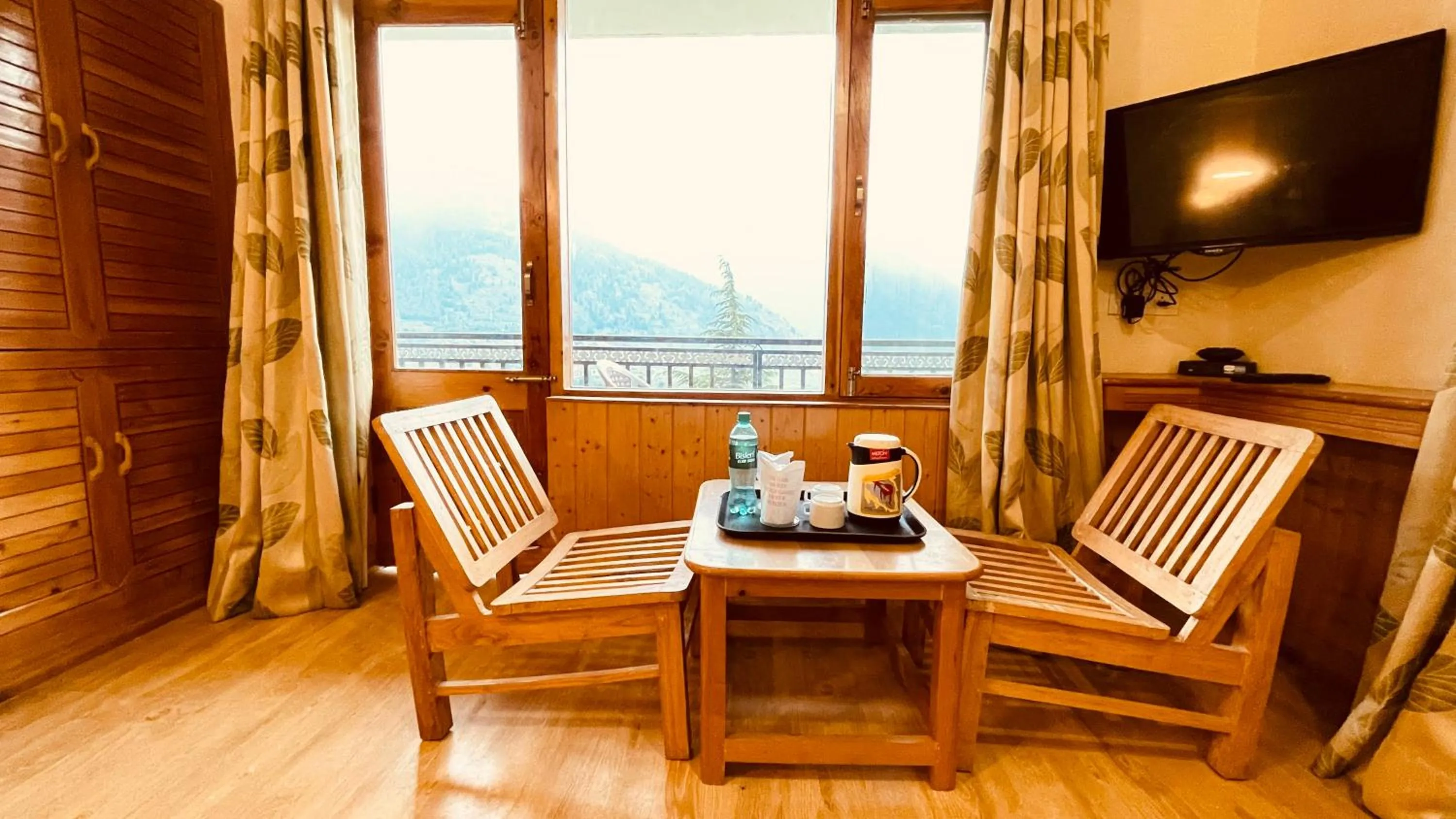 Seating area in Himalayan adventure Cottages & Budget Friendly BNB Manali