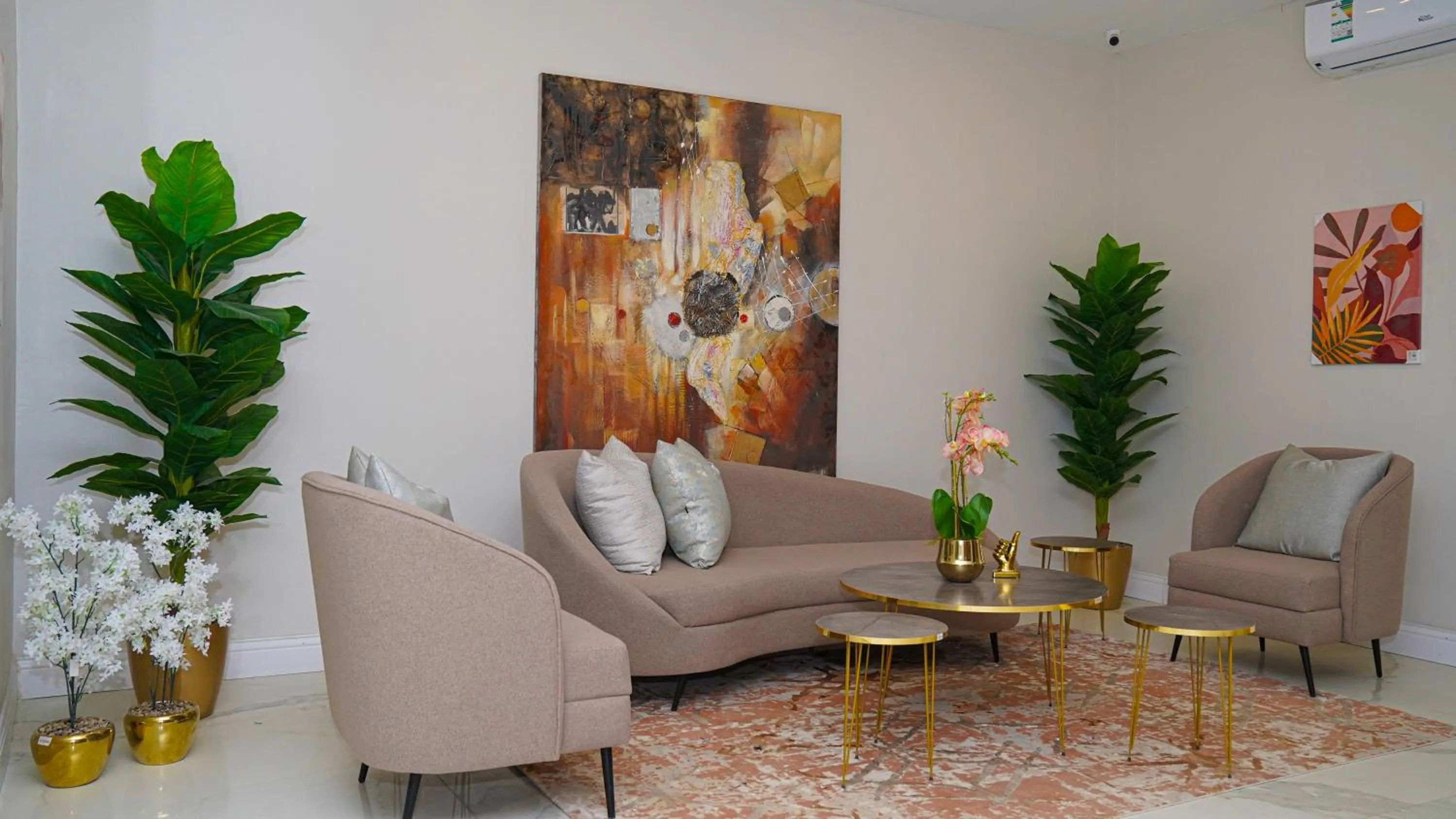 Clowzer Serviced Apartments