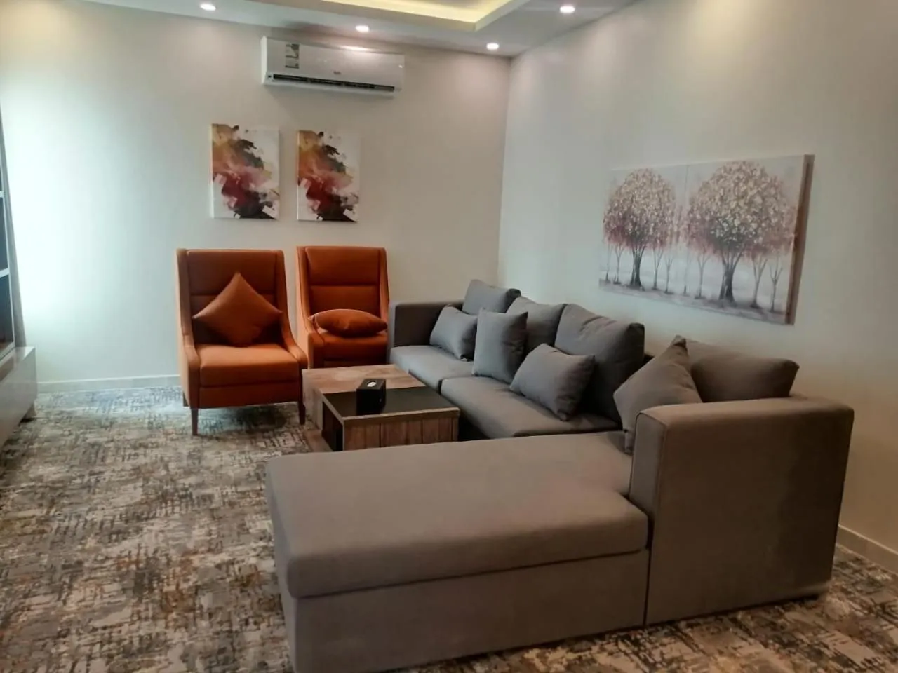 Clowzer Serviced Apartments