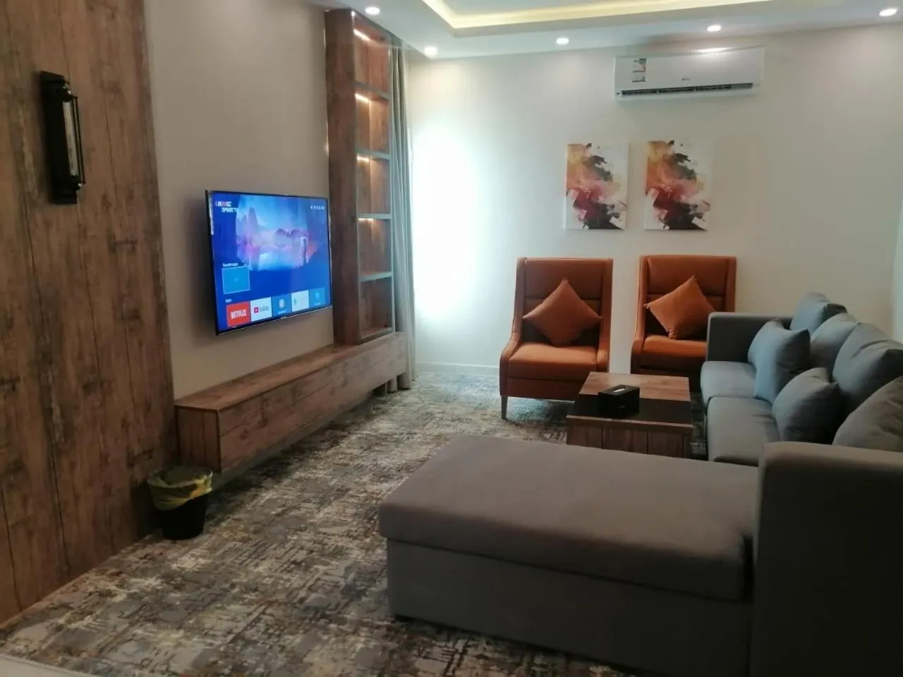 Clowzer Serviced Apartments