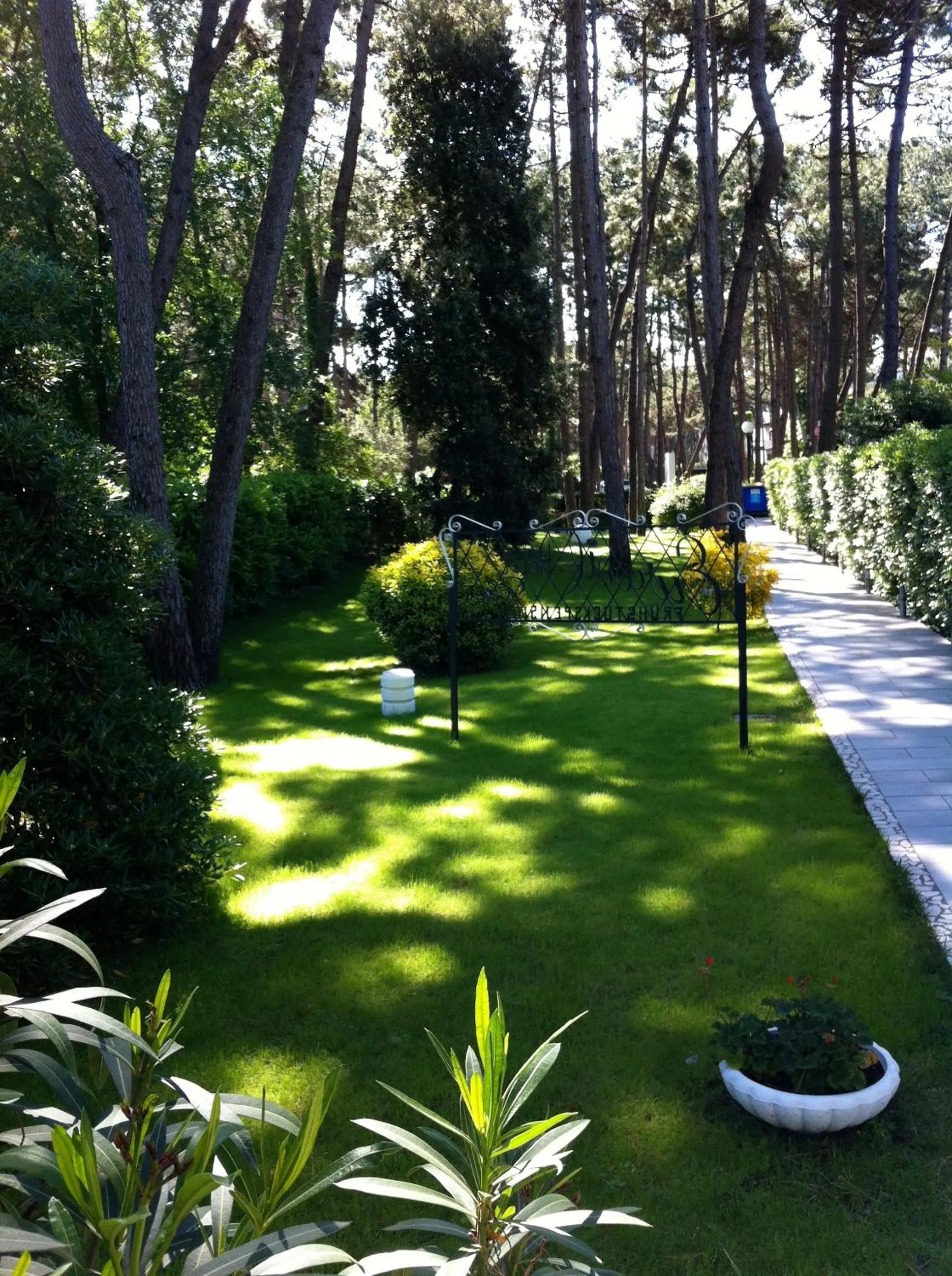 Garden in Hotel Eurovil Garni