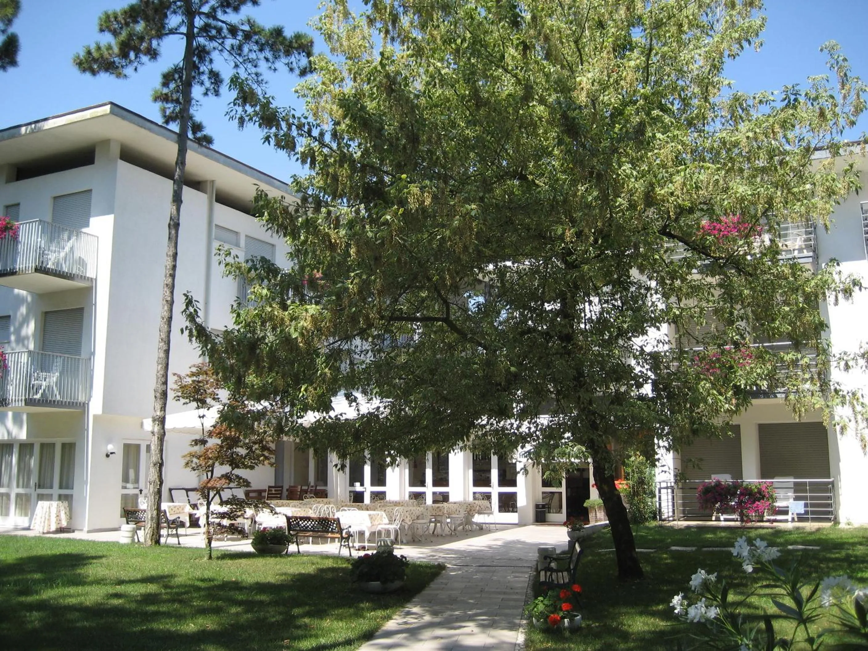 Property building in Hotel Eurovil Garni