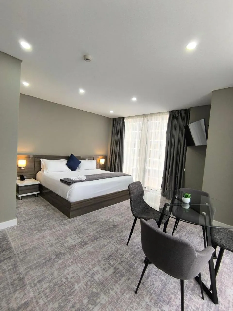 Bed in Polana Plaza Hotel