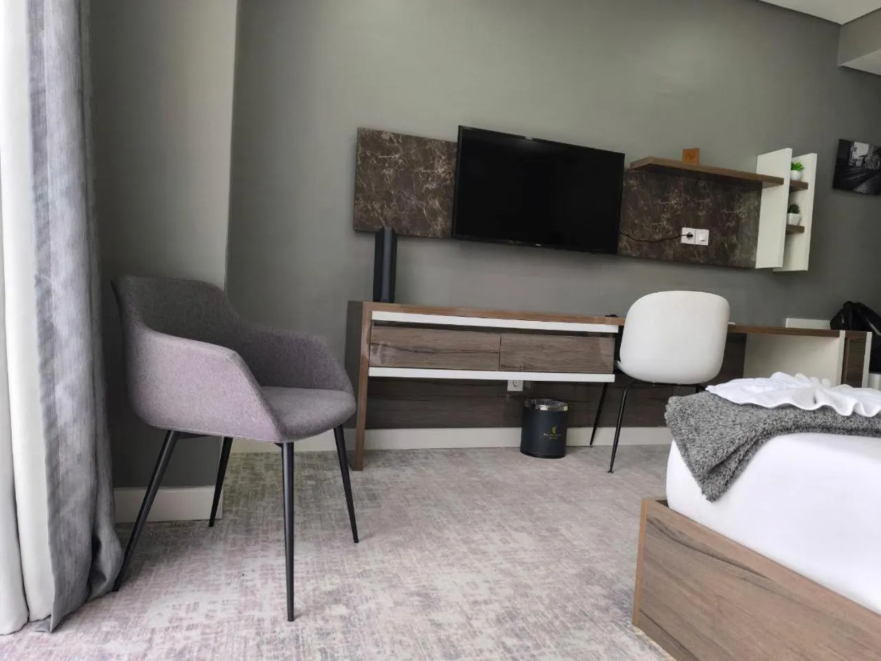 Bed in Polana Plaza Hotel