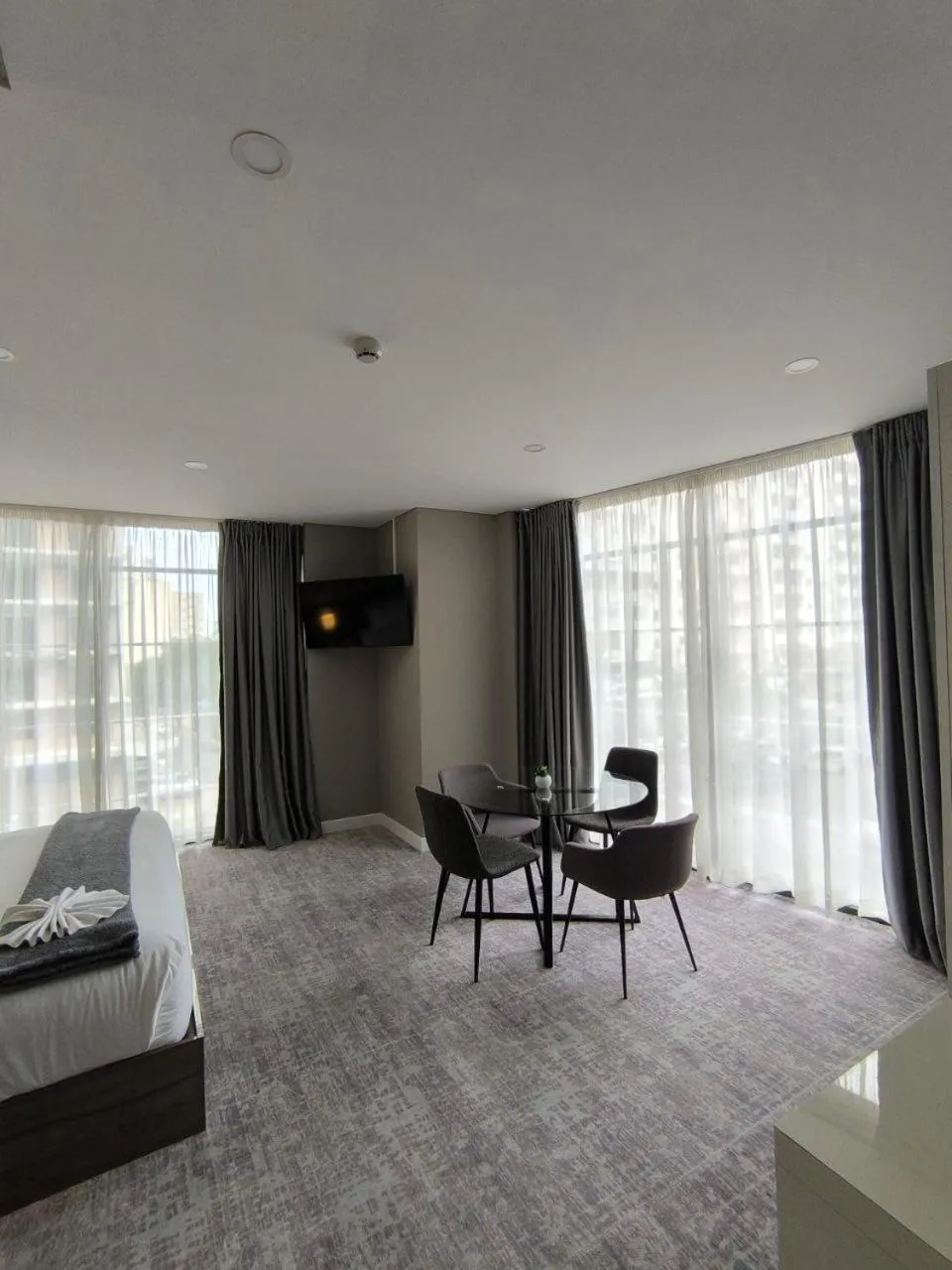 Bed in Polana Plaza Hotel