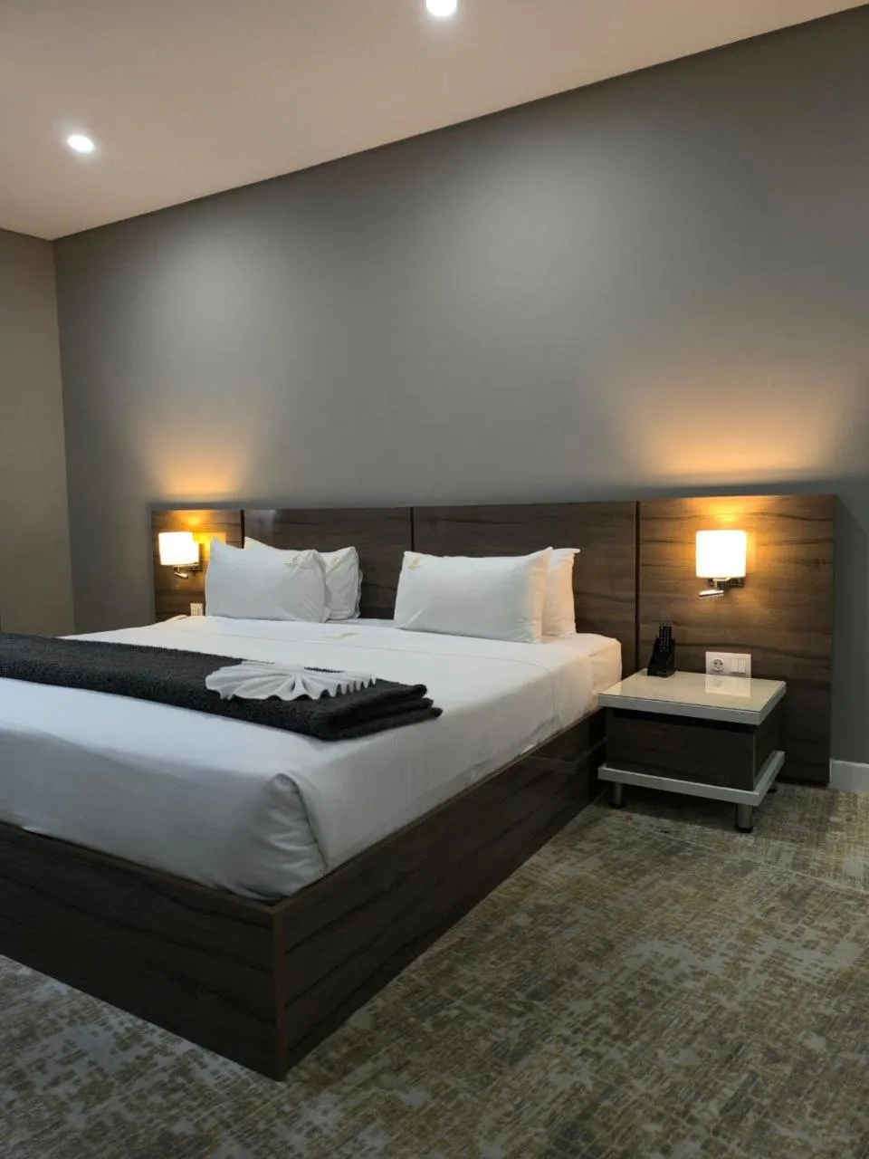 Bed in Polana Plaza Hotel