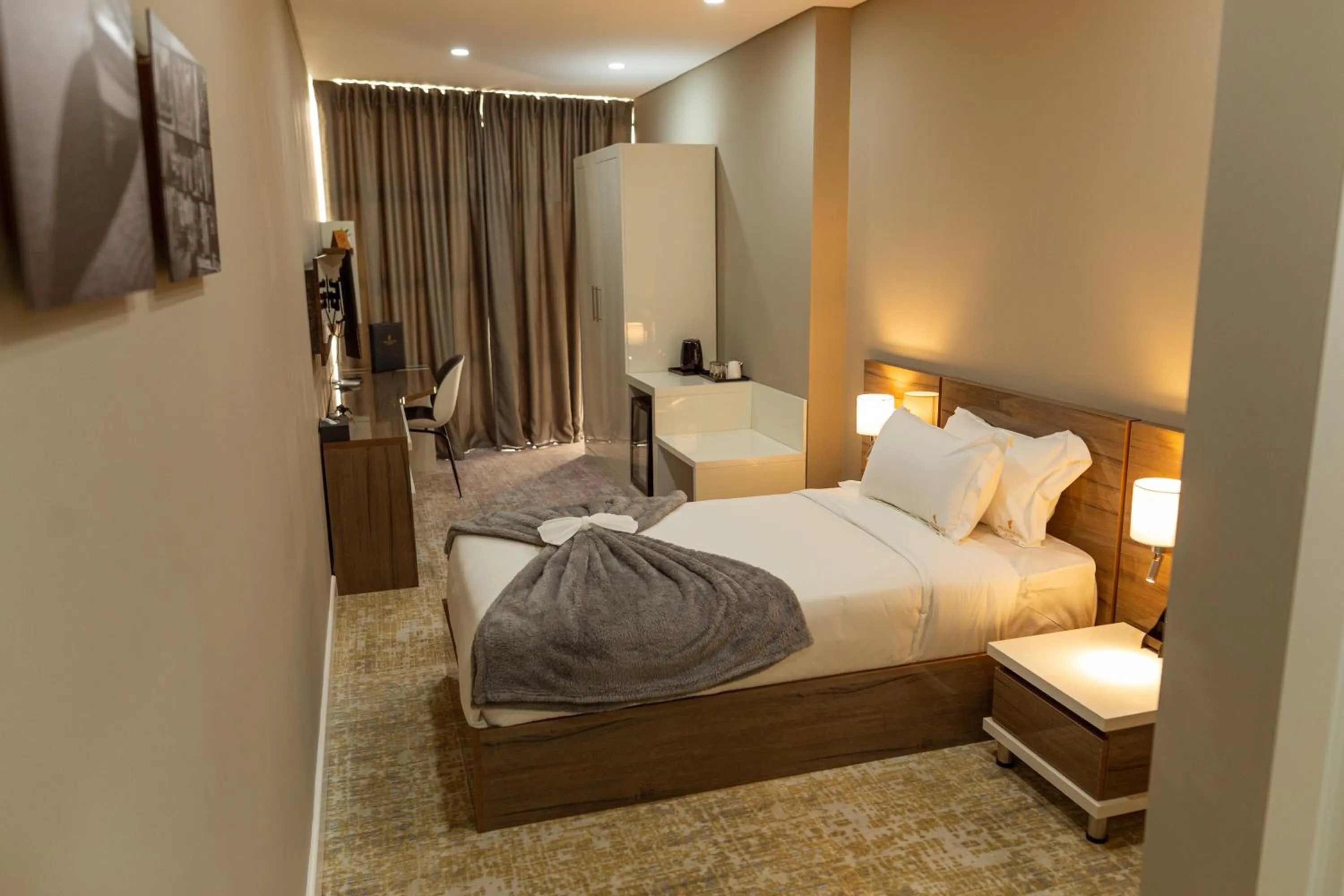 Bed in Polana Plaza Hotel
