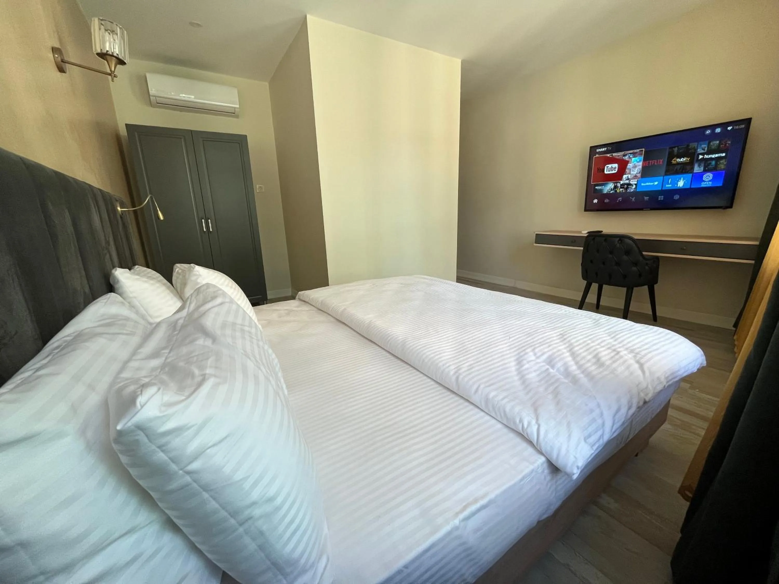 Bed in Genoa Port Hotel