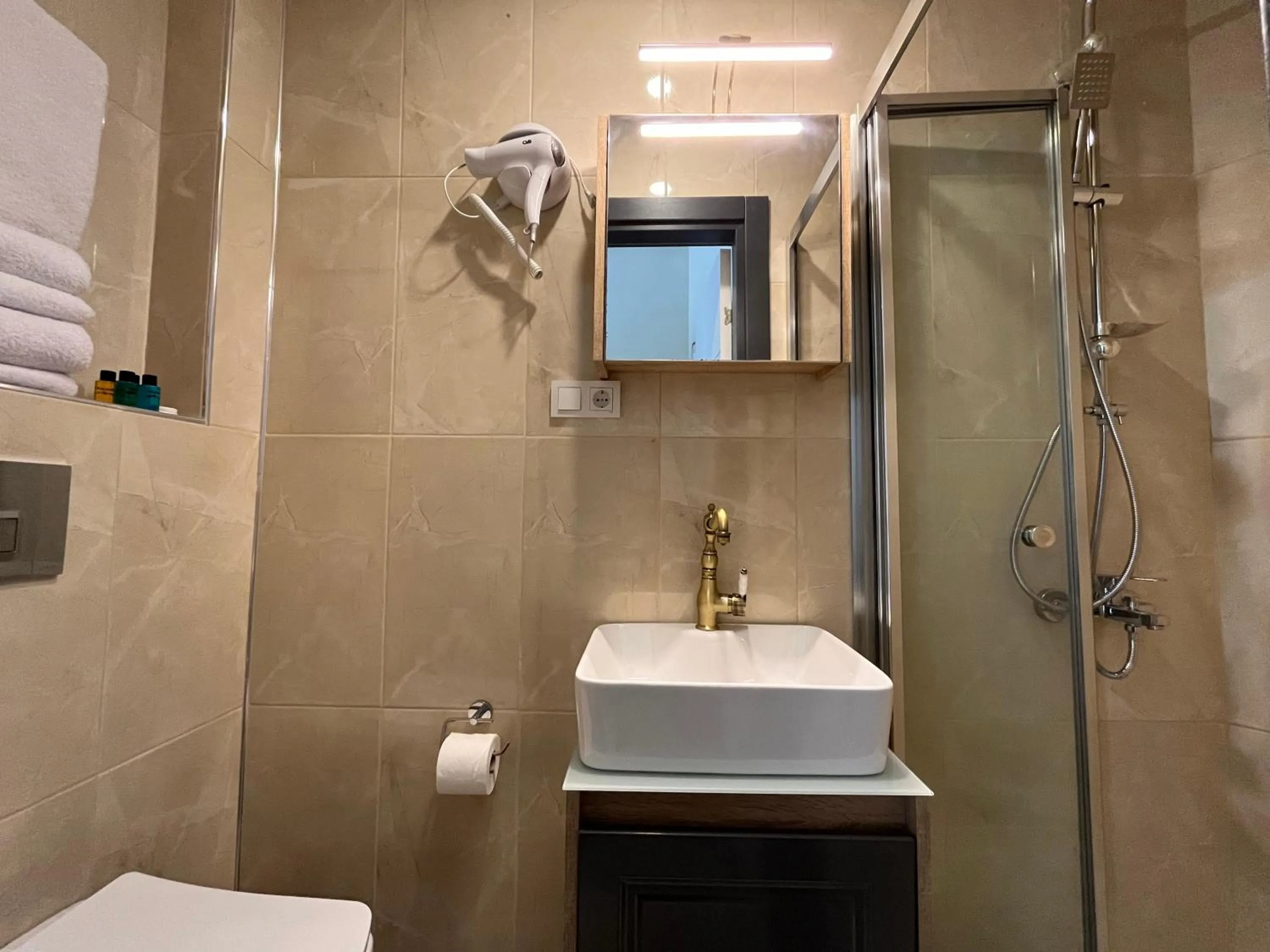 Bathroom in Genoa Port Hotel