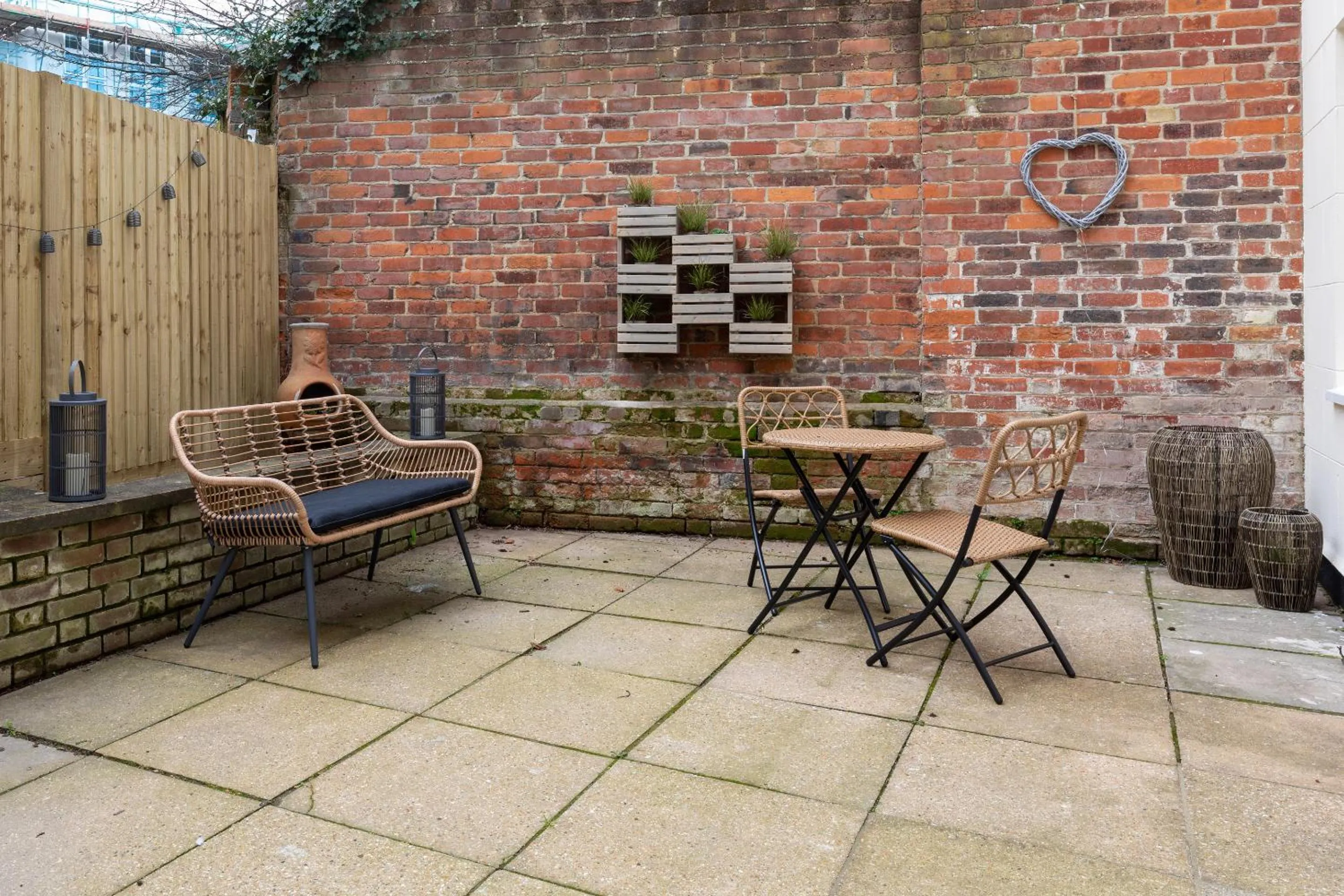 Patio in Regency Court- Free evening parking