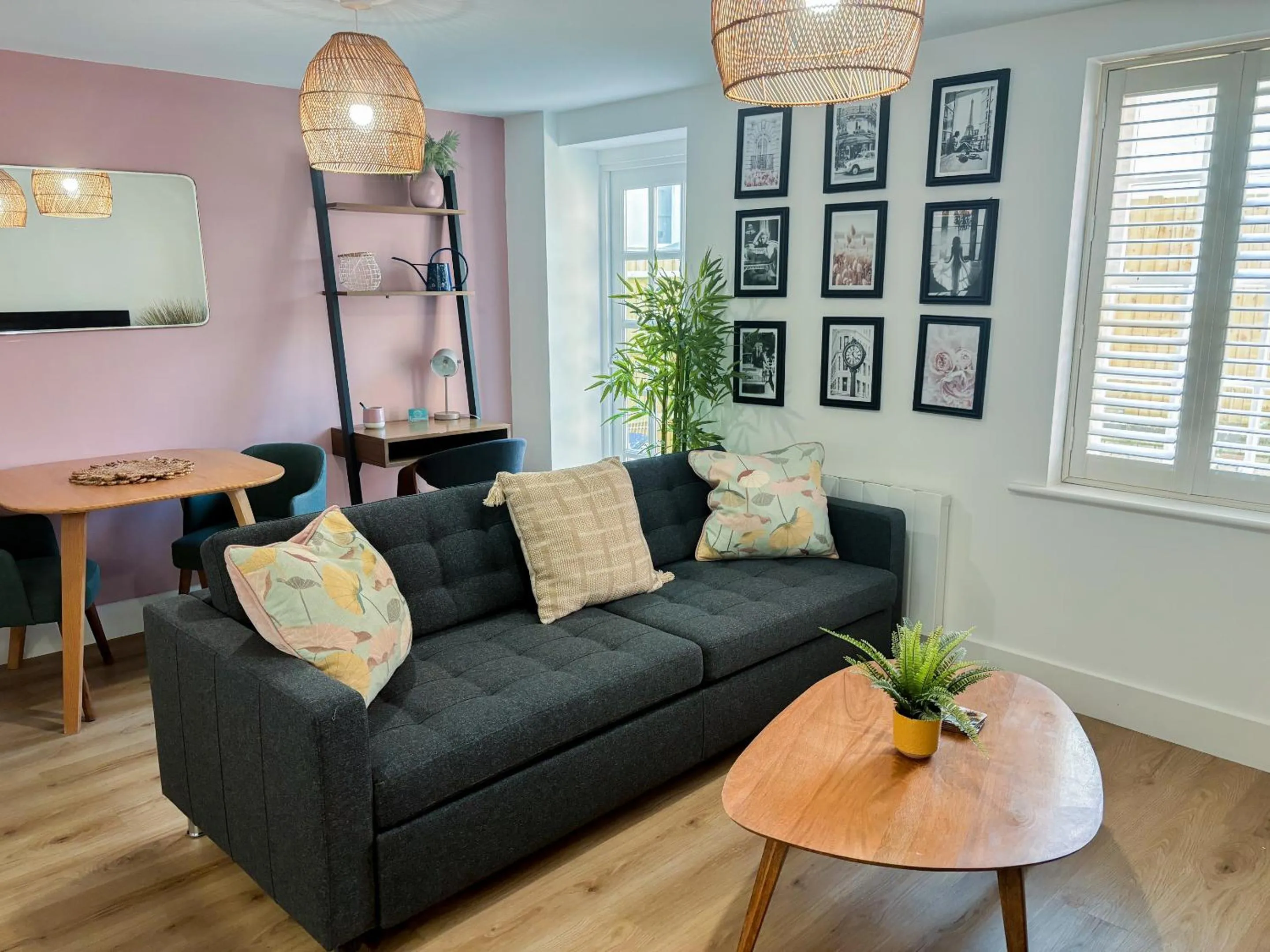 Living room in Regency Court- Free evening parking