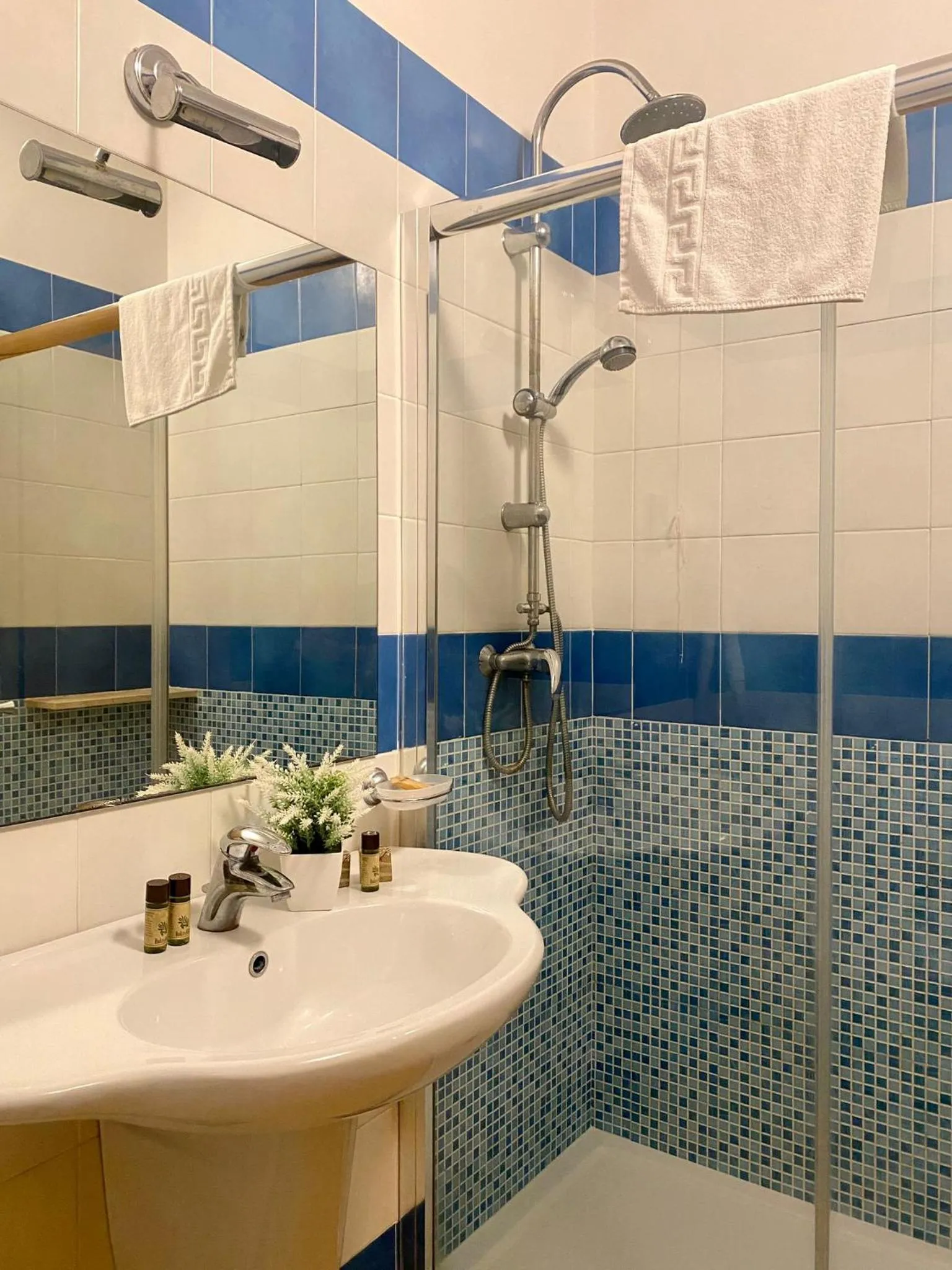 Bathroom in Hotel Degli Haethey