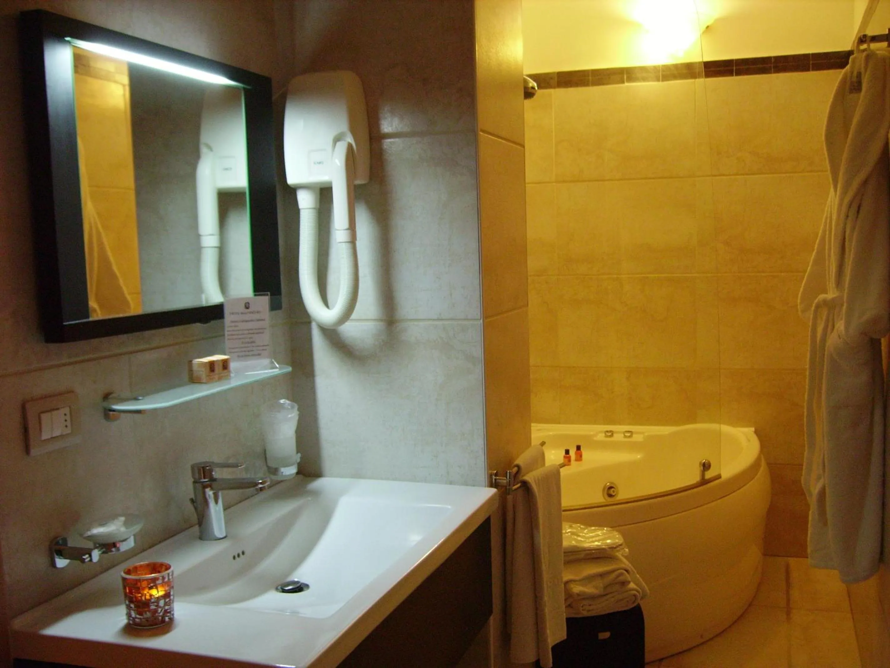 Bathroom in Hotel Degli Haethey