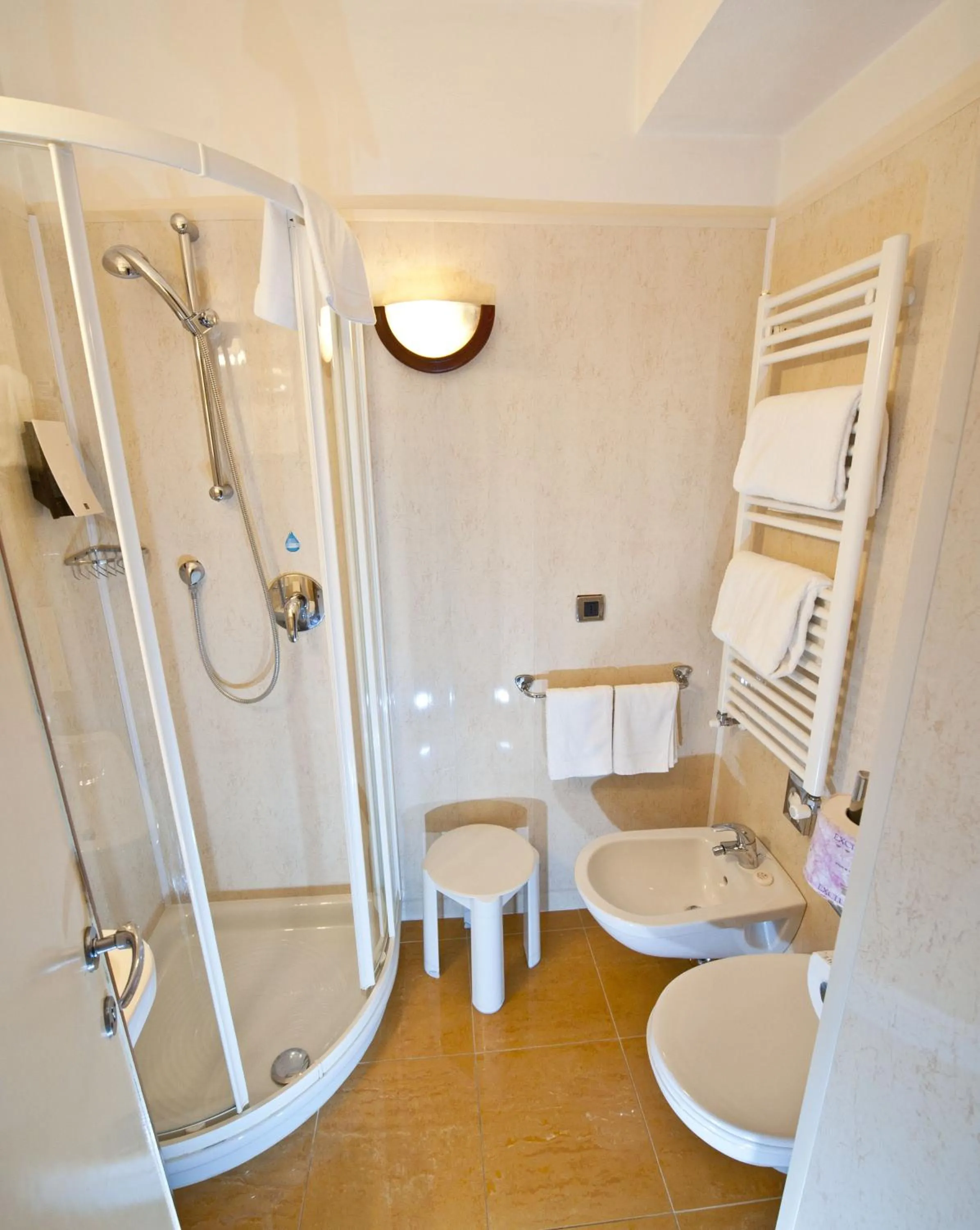 Shower in Hotel Olimpia