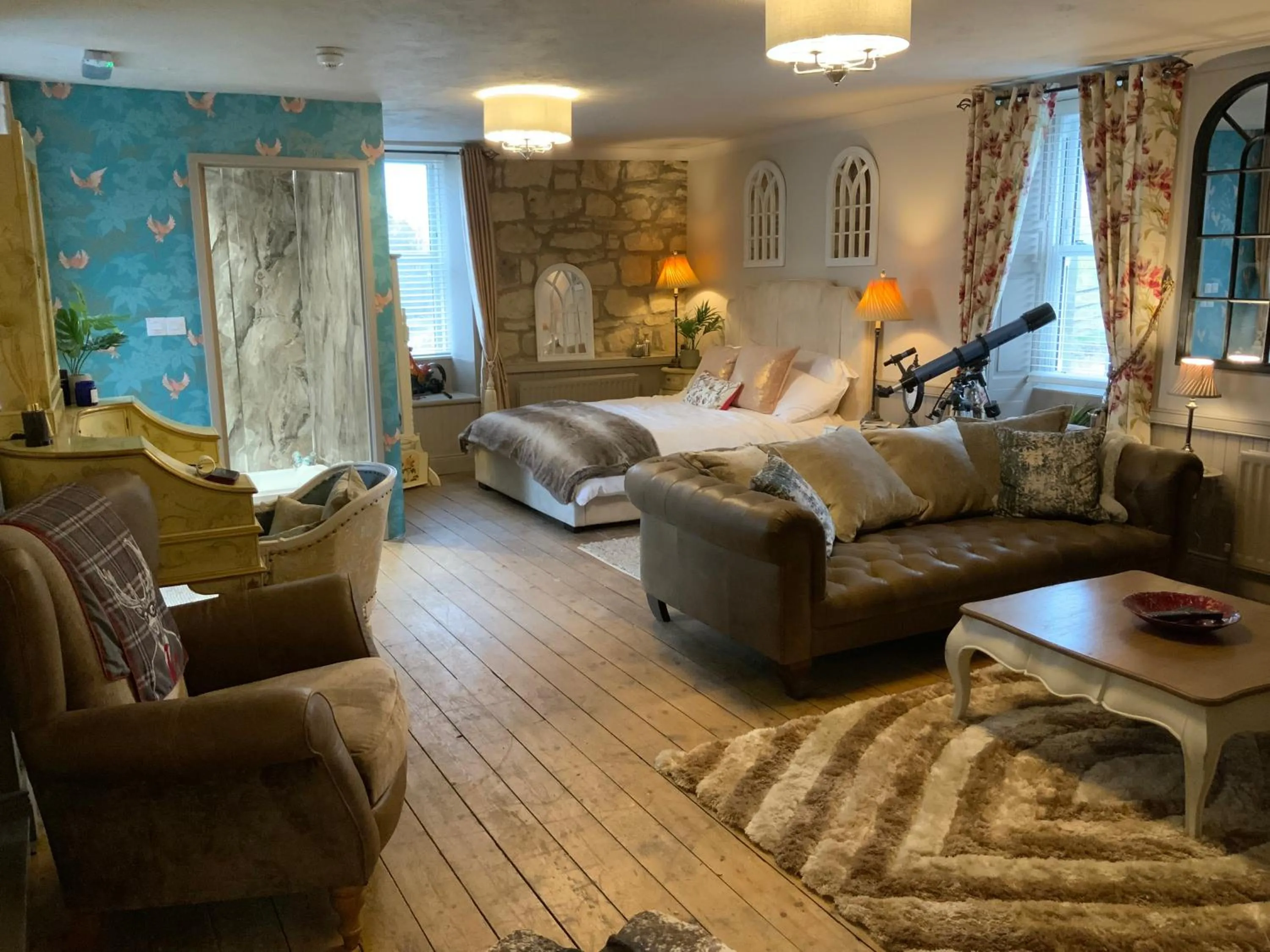 Toilet, Bed in Bird In Bush Elsdon