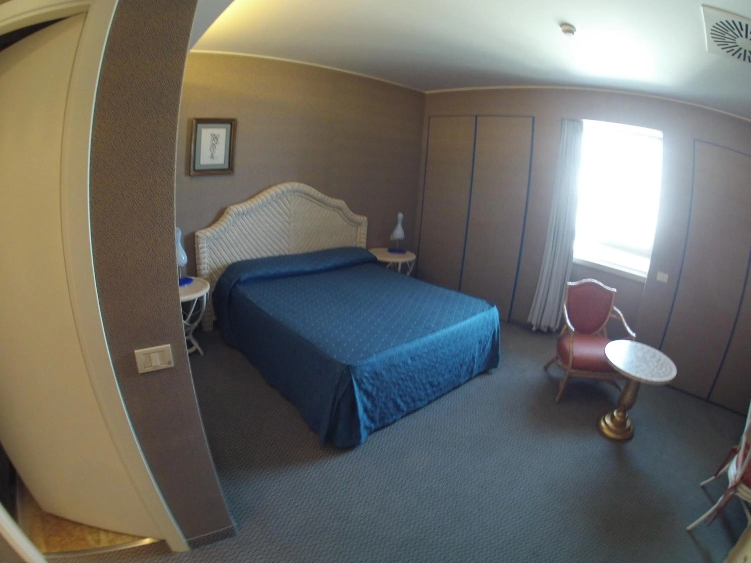 Photo of the whole room, Bed in City Hotel