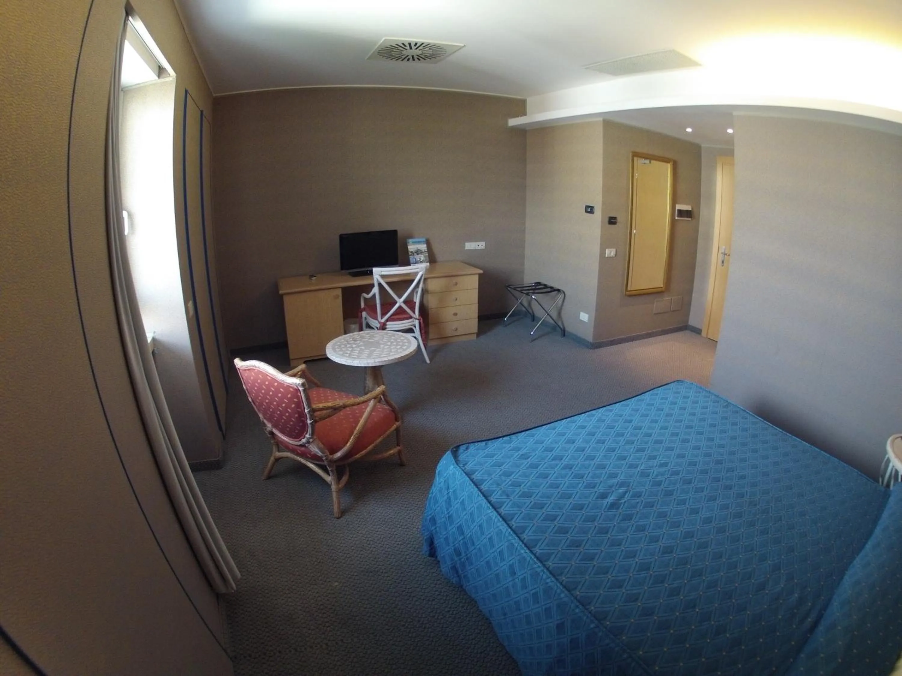Photo of the whole room, Bed in City Hotel