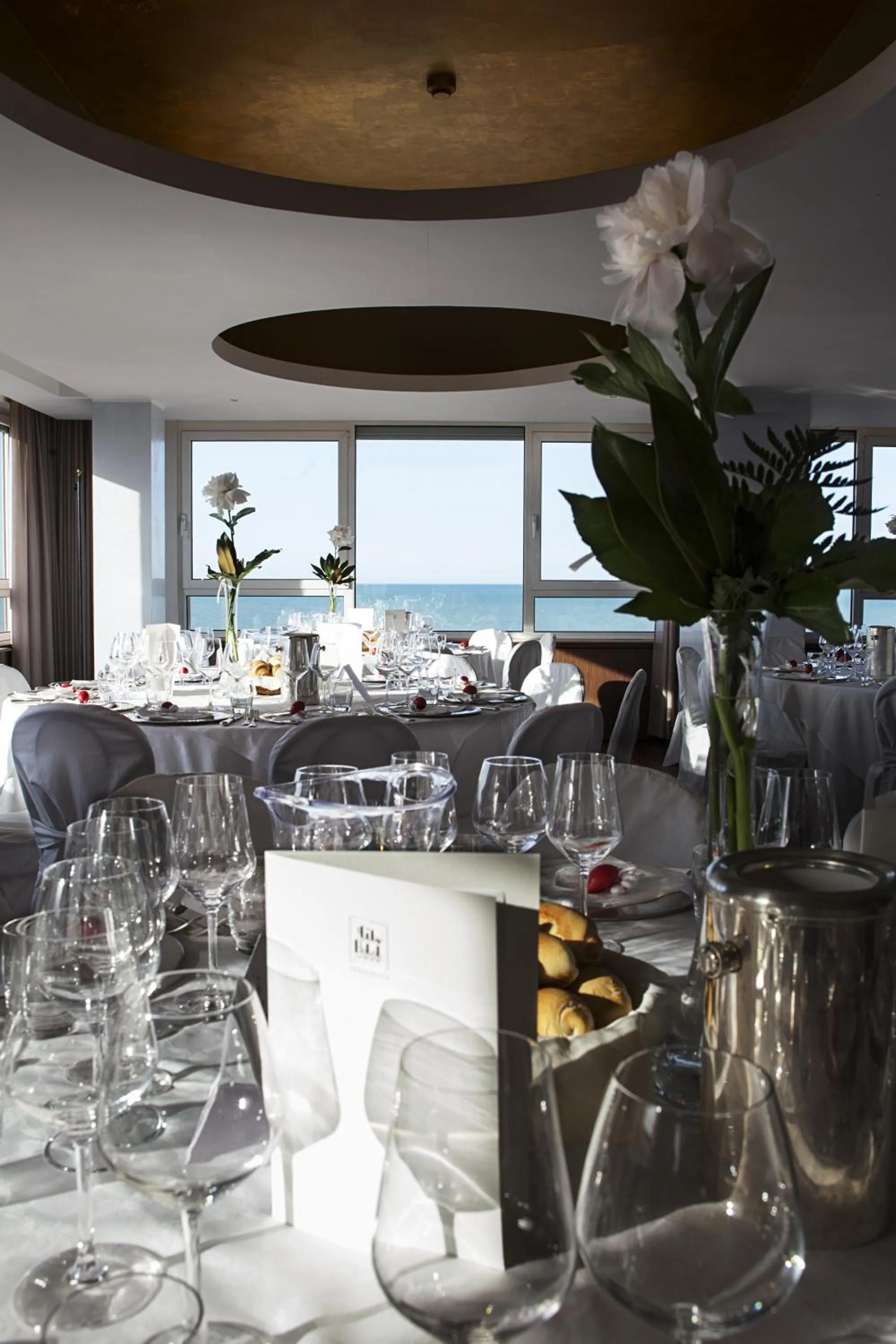 Restaurant/places to eat in City Hotel