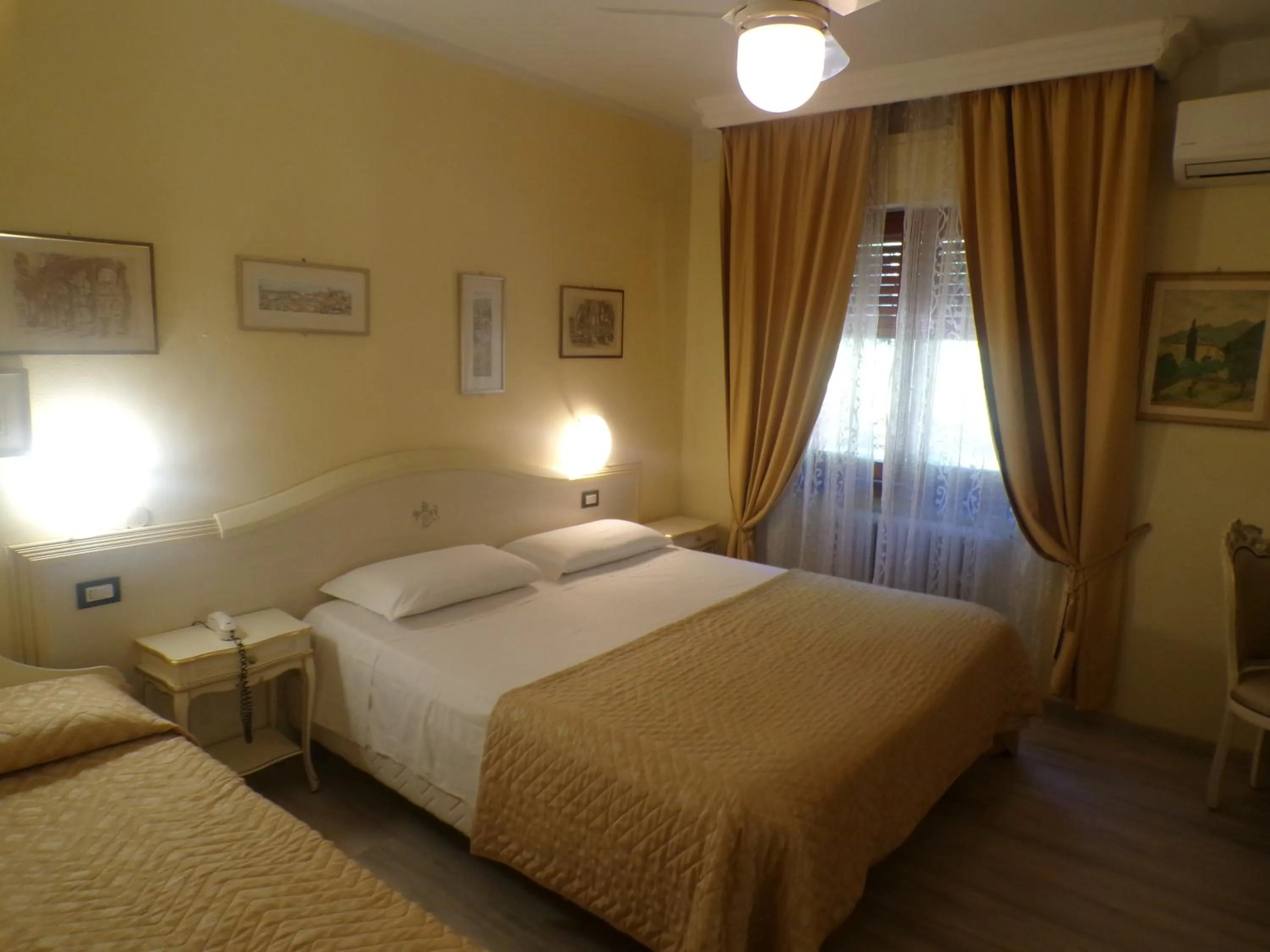 Bed in Hotel San Marino