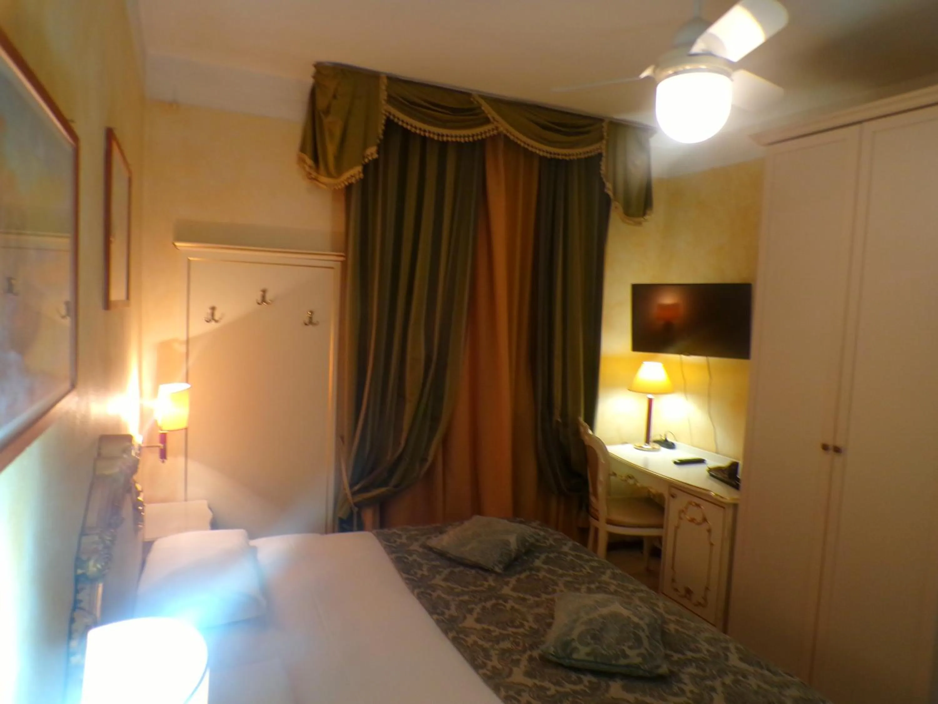 Bed in Hotel San Marino