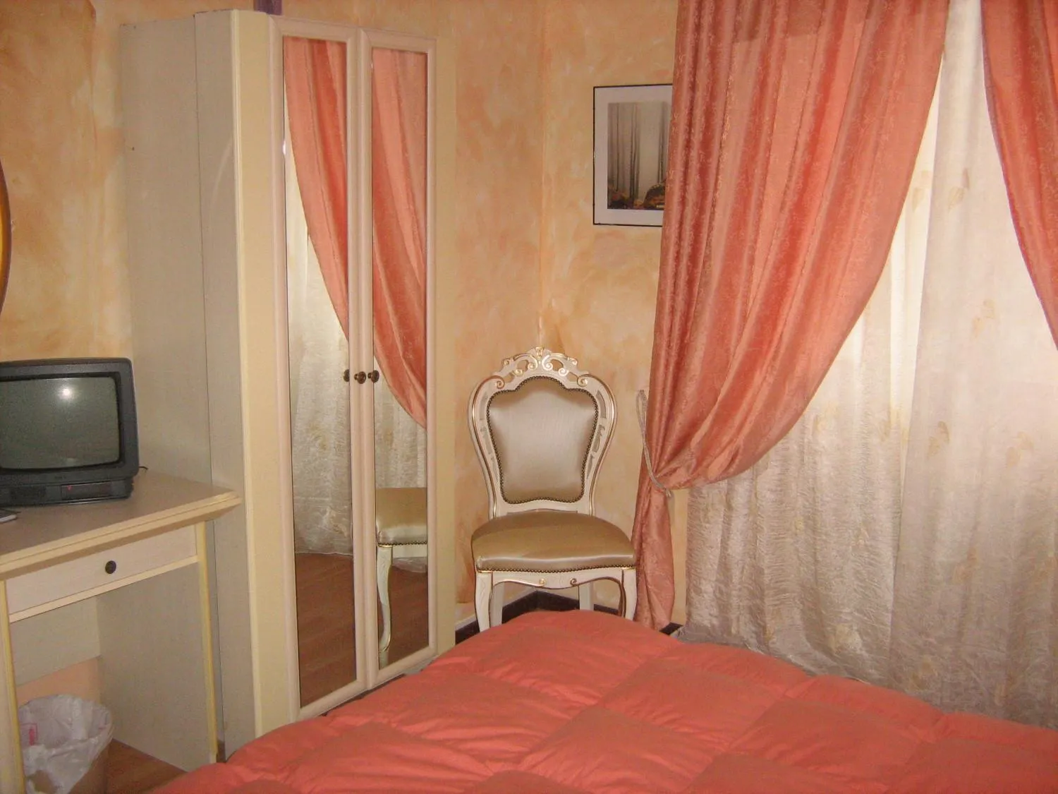 Photo of the whole room, Bed in Hotel San Marino